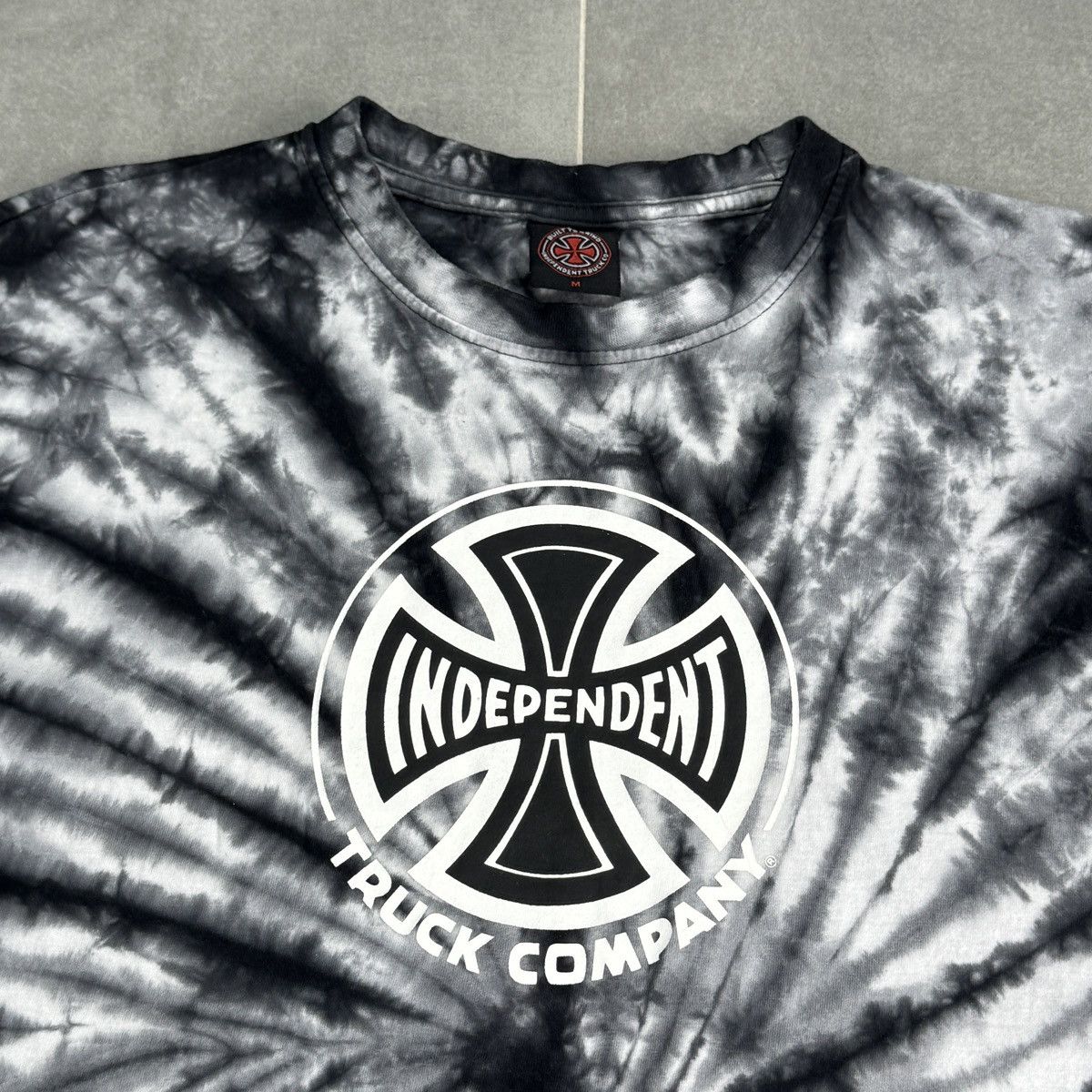 Independent Truck Co. Independent Truck Company Tie Dye Y2K T-Shirt Men Size M Size US M / EU 48-50 / 2 - 6 Thumbnail