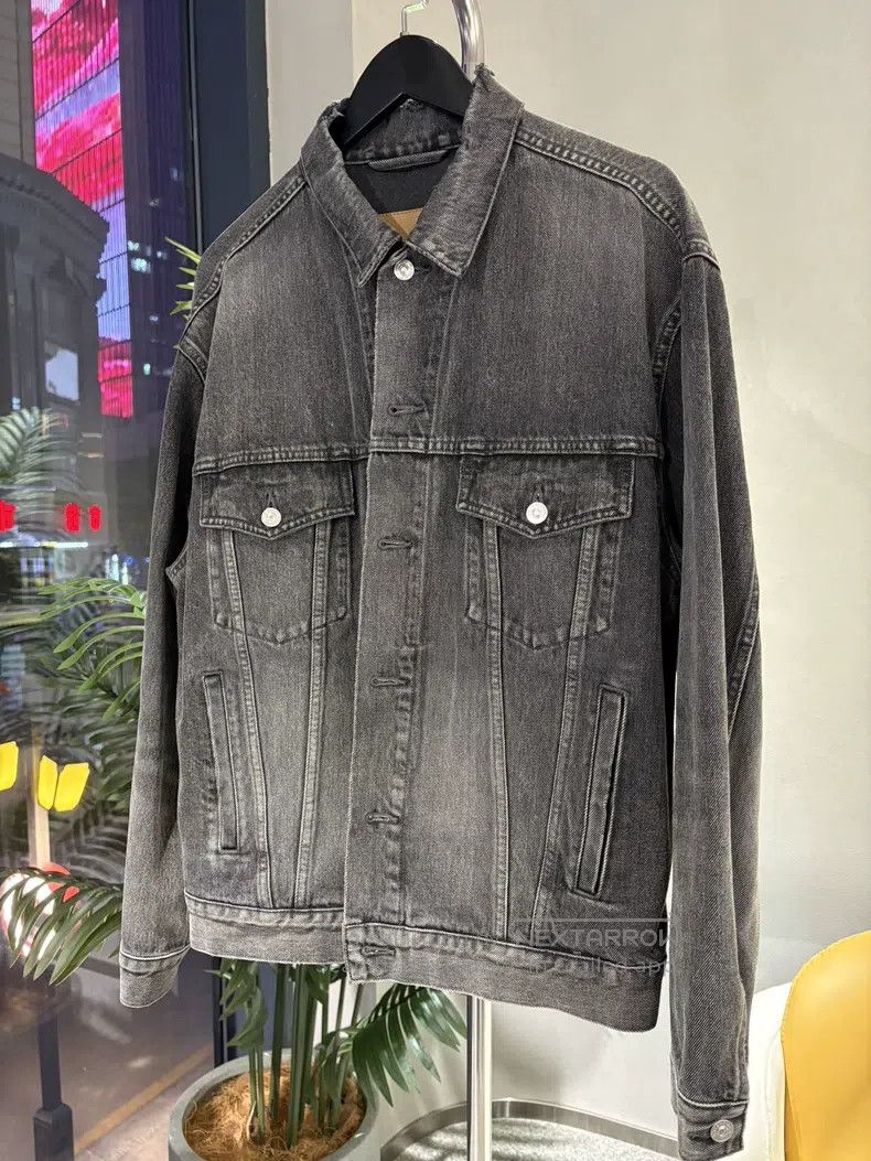 Balenciaga Balenciaga Back Logo Denim Jacket, Size 36 Size XS / US 0-2 / IT 36-38 - 3 Thumbnail