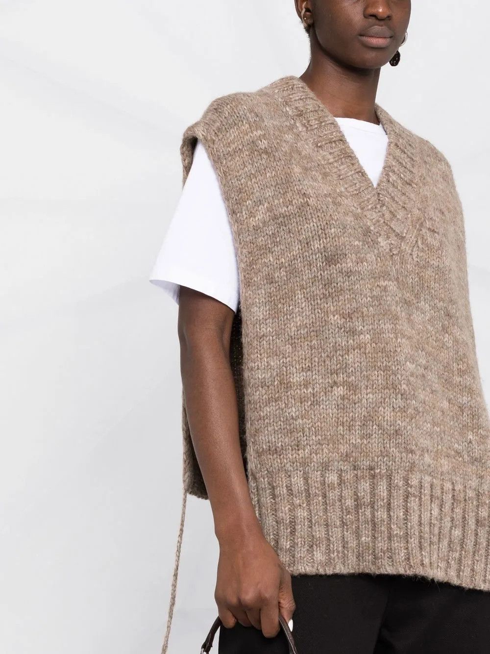 Maison Margiela o1y0625 V-neck Sleeveless Sweater in Khaki Size M / US 6-8 / IT 42-44 - 3 Thumbnail