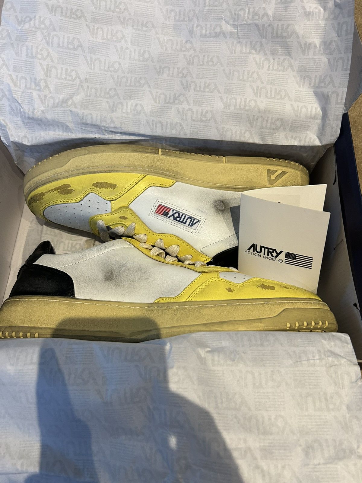 AUTRY Autry Men's Medalist Low Leather Trainer in White & Yellow Size US 10 / EU 43 - 6 Thumbnail