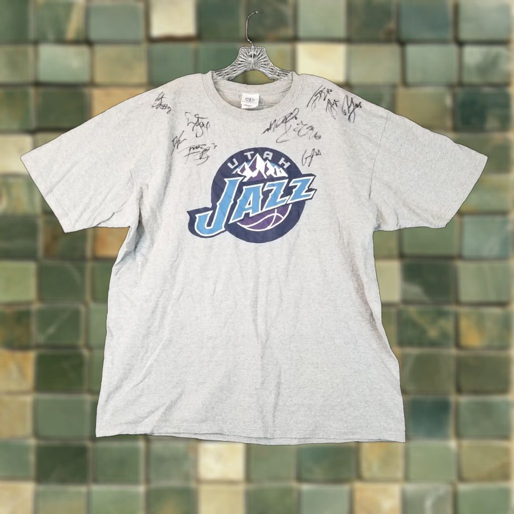 Vintage Fahrenheit Utah Jazz T-Shirt Mens Short Sleeve Gray Signed 2X Sizes Regular Jazz 2XL Mens Size US XXL / EU 58 / 5 - 1 Thumbnail