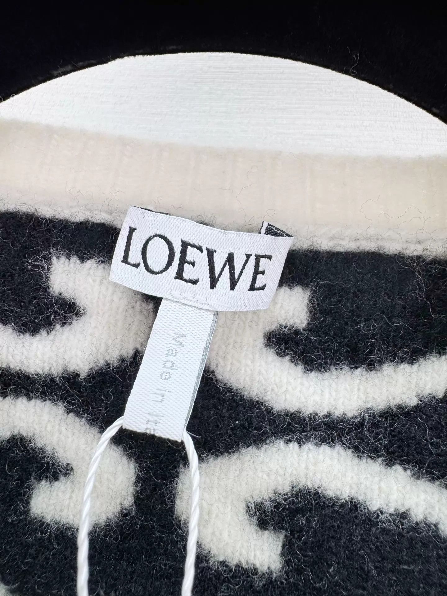 Loewe Loewe Wool Intarsia Knit Sweater M Worn 2-3x Size M / US 6-8 / IT 42-44 - 2 Thumbnail