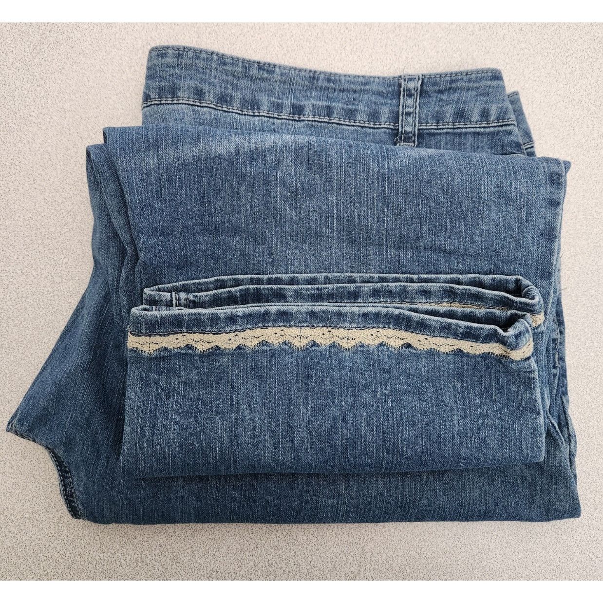 Other Passports Blue Lace Trim Cropped Jeans 18 Straight Leg Size 40" / US 18 - 6 Thumbnail