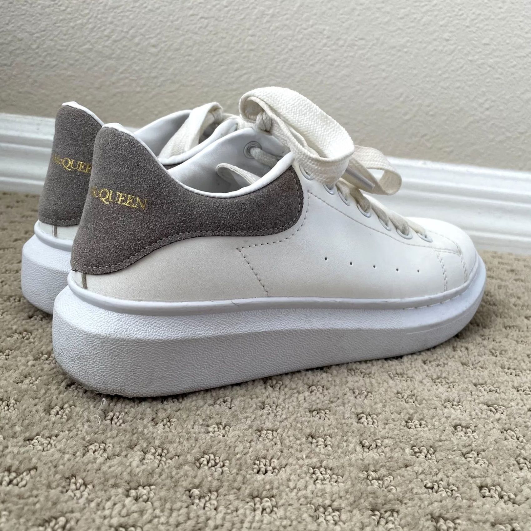 Alexander McQueen Alexander McQueen Oversized Sneaker White Grey EU 39 US 9 Women Leather Lining Rubber Sole Casual Walking Designer Shoes Size US 9 / IT 39 - 6 Thumbnail