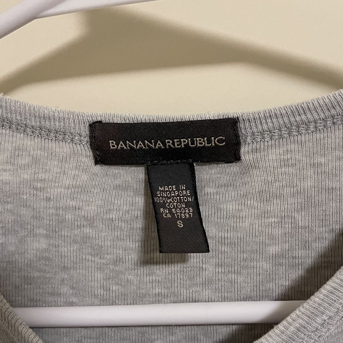 Banana Republic × Designer Banana Republic Women’s Grey Short Sleeve Shirt Size Small Size S / US 4 / IT 40 - 4 Thumbnail