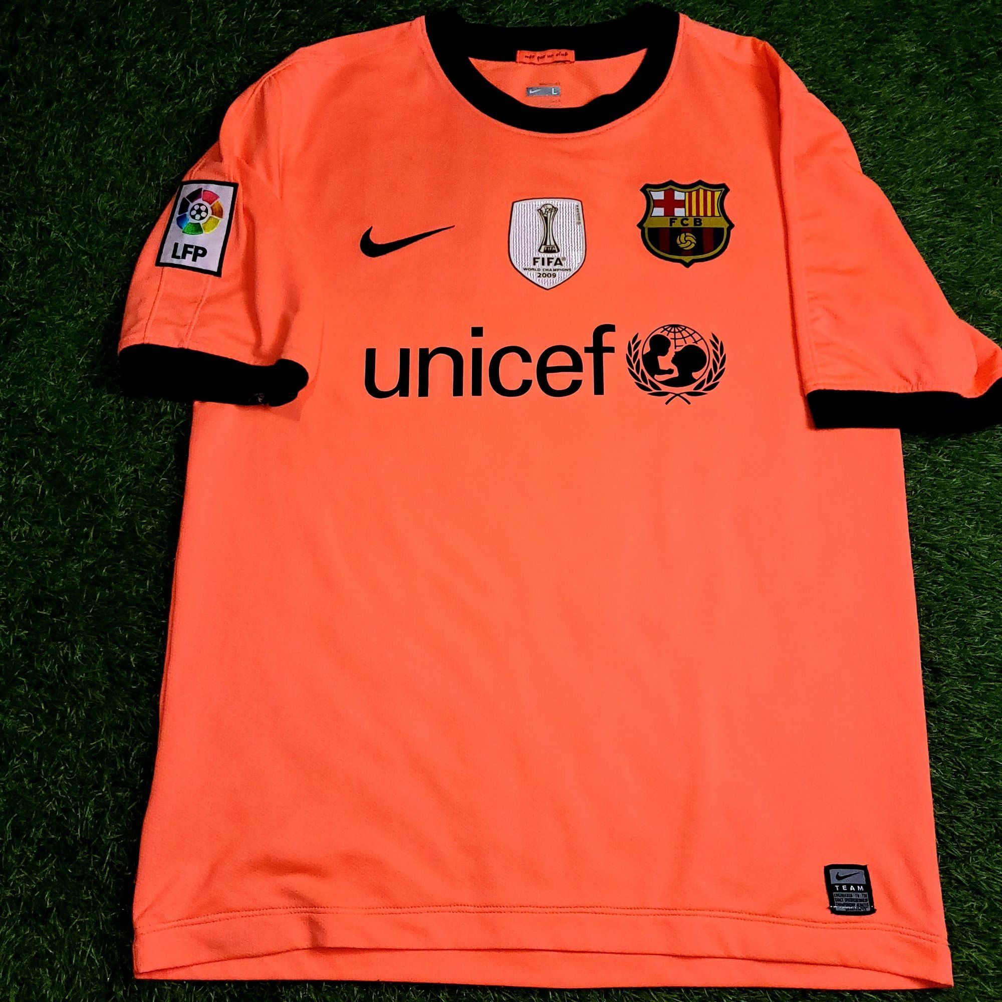 Nike Ibrahimovic Barcelona DEBUT 2009 2010 Soccer Away Jersey L Size US L / EU 52-54 / 3 - 2 Thumbnail