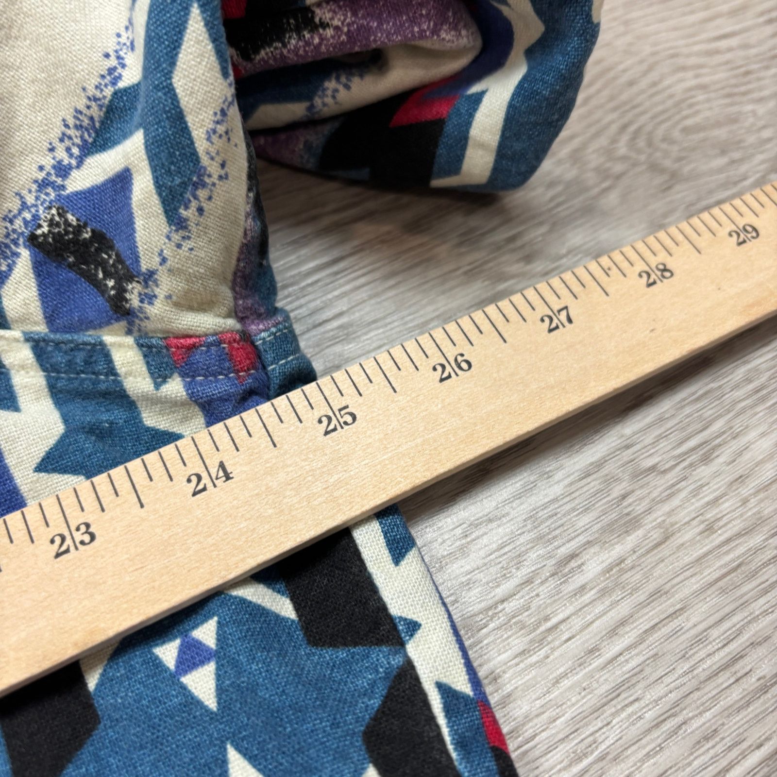 Cowboy Equipment × Vintage × Wrangler VTG Wrangler Aztec Southwest Button Up Shirt X Long Tails XL Size US XL / EU 56 / 4 - 7 Thumbnail