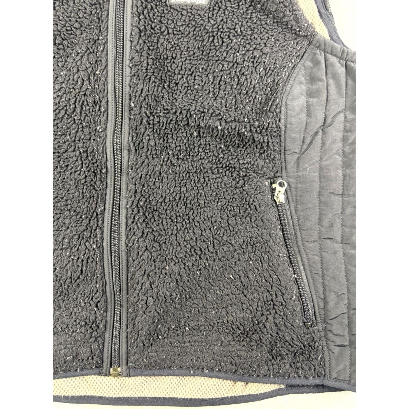 Patagonia Patagonia Deep Pile Vest Women’s XL Black Full Zip Fleece Outdoors Size XL / US 12-14 / IT 48-50 - 3 Thumbnail