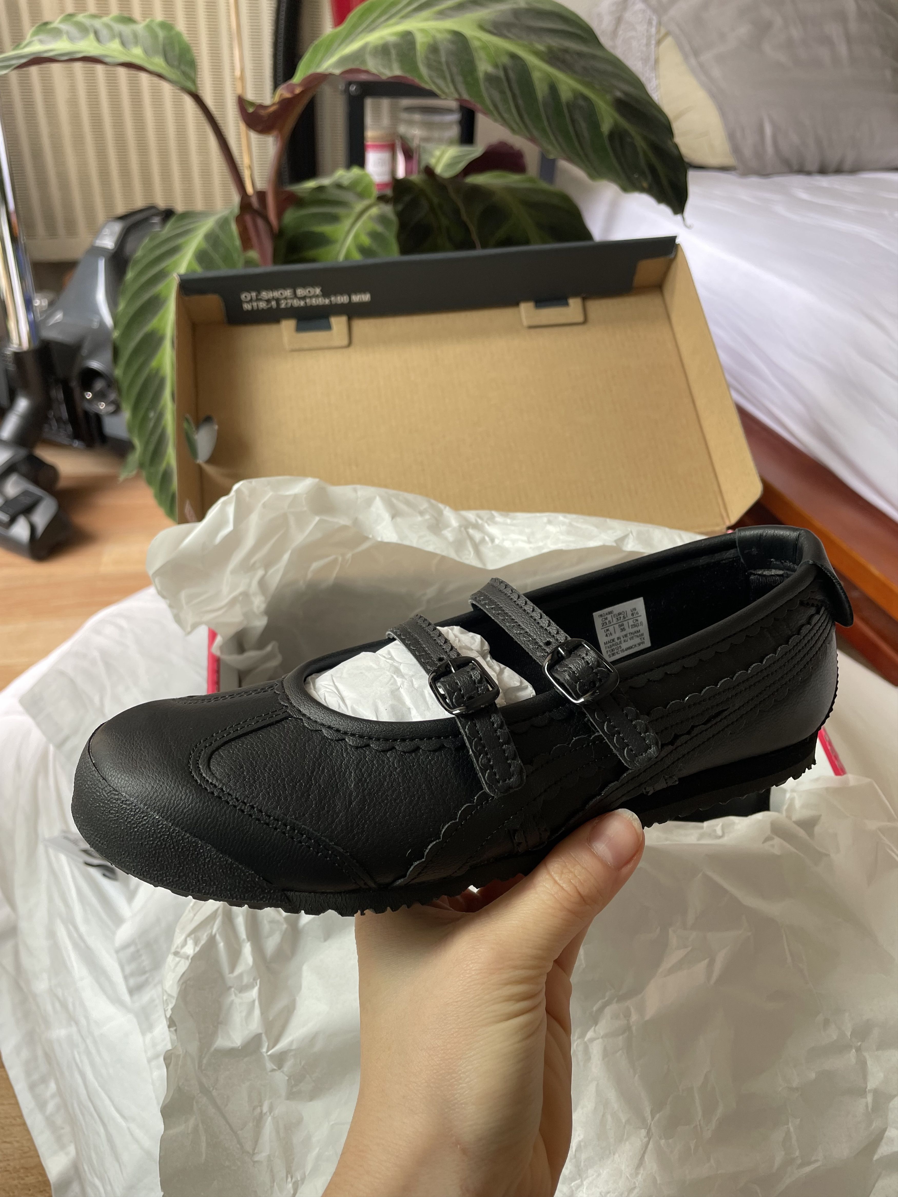 Maison Margiela tabi leather flats