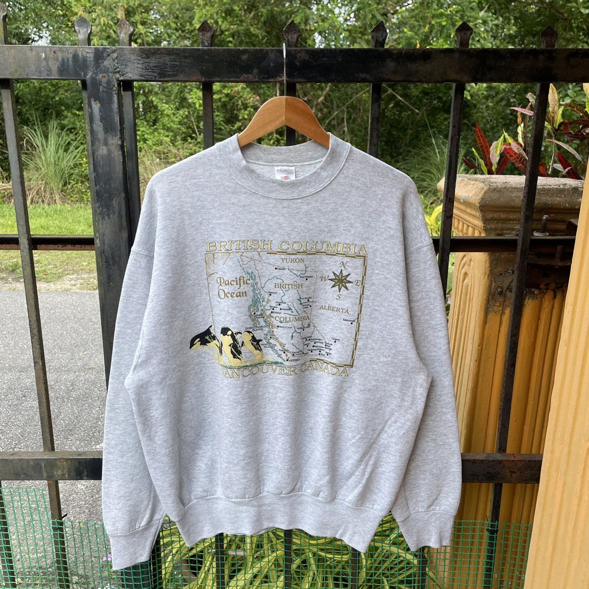Fruit Of The Loom × Habitat × Vintage 🔥Vintage 90s British Columbia Vancouver Canada Sweatshirts Size US L / EU 52-54 / 3 - 1 Thumbnail