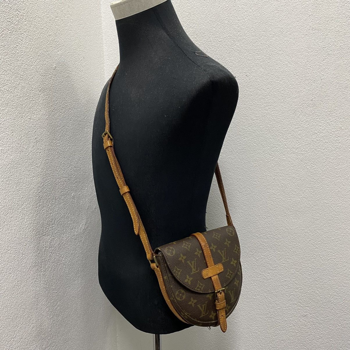 Louis Vuitton ‼️YES‼️ VINTAGE SWISS MADE ZIPPER LOUIS VUITTON CHANTILLY PM Size ONE SIZE - 17 Thumbnail