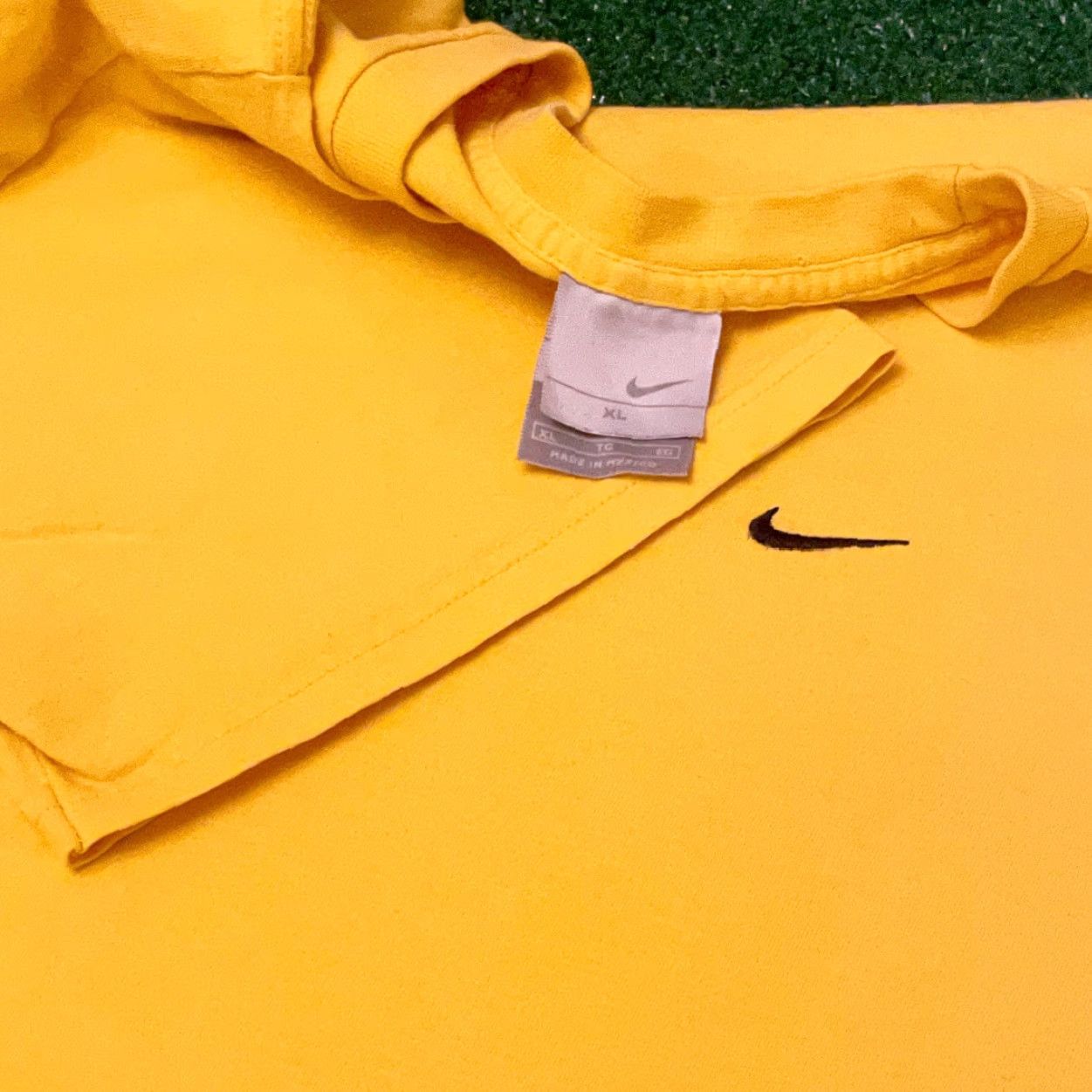 Nike VINTAGE Nike Essentials Blank Swoosh Shirt XL Yellow 90s Mens Vintage Shirt 1990s Size US XL / EU 56 / 4 - 2 Thumbnail