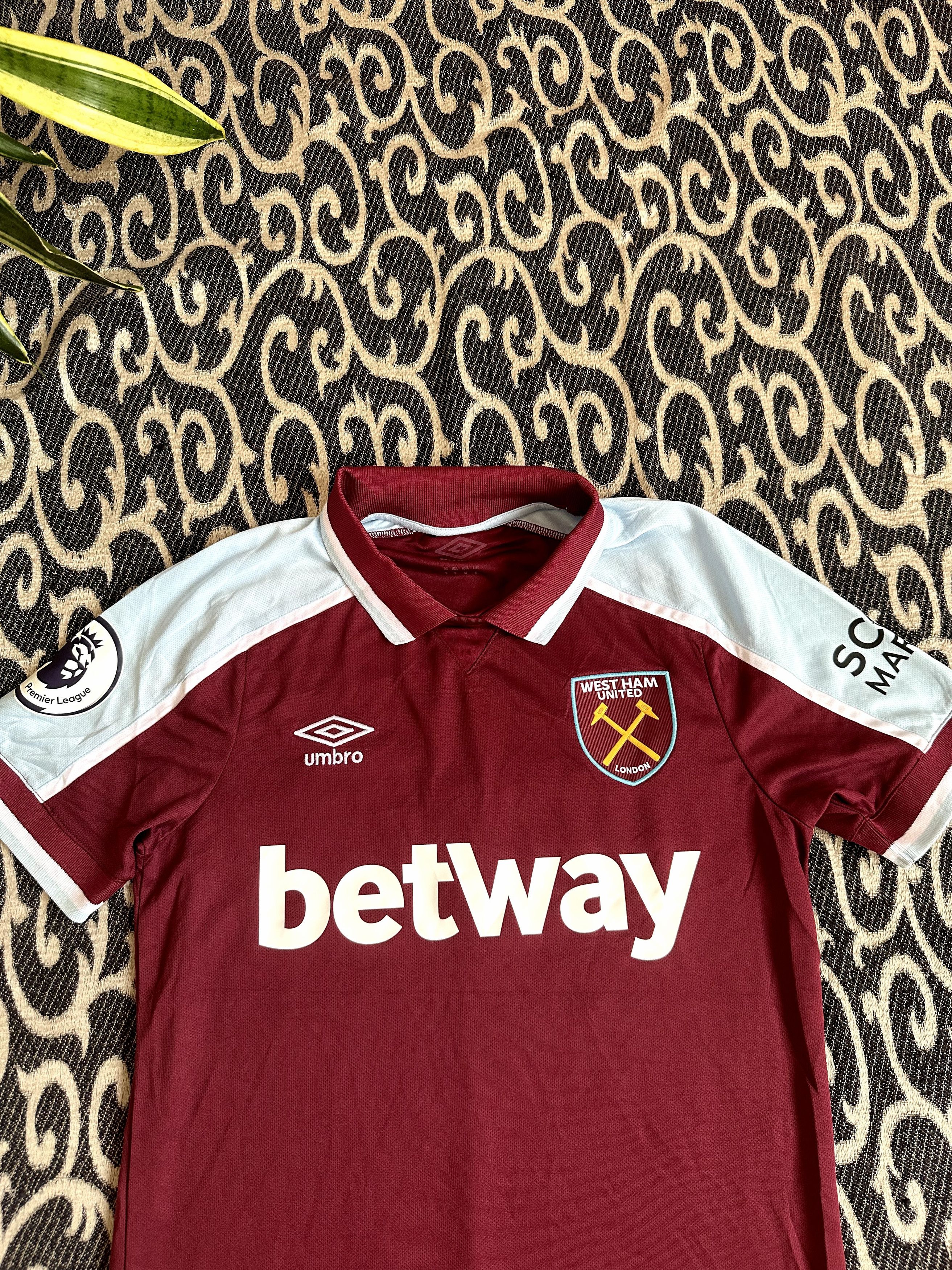 Umbro Umbro West Ham Football Jersey Streetwear Size US S / EU 44-46 / 1 - 3 Thumbnail