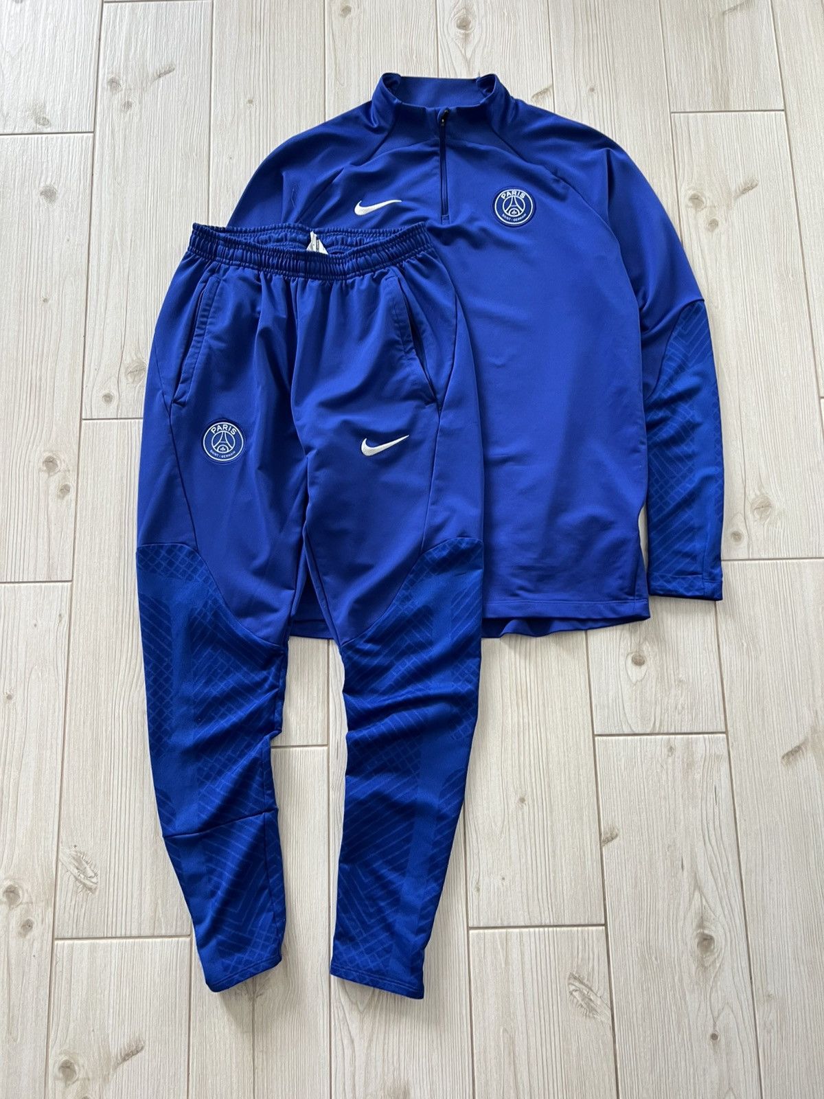 Nike Vintage Nike PSG Tracksuit Set Jacket Pants Football Soccer Size US S / EU 44-46 / 1 - 2 Thumbnail