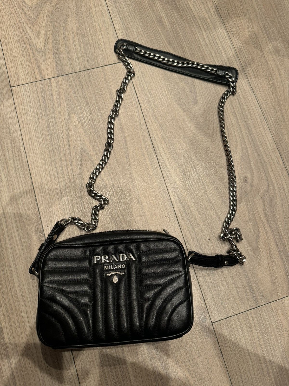 Prada diagramme impuncture camera bag