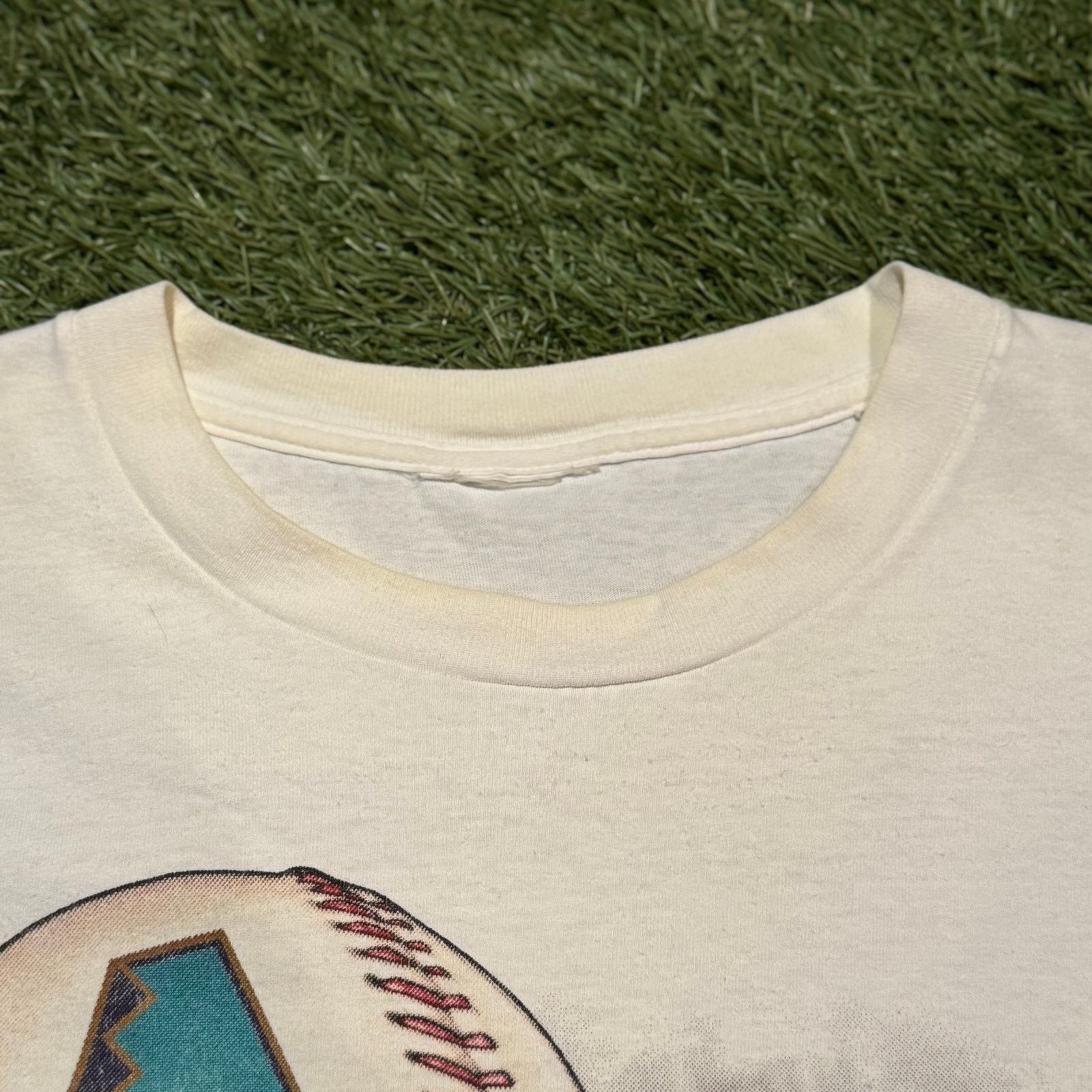 Nutmeg 1998 Nutmeg Arizona Diamondbacks Home Run Graphic Tee Size US L / EU 52-54 / 3 - 5 Thumbnail