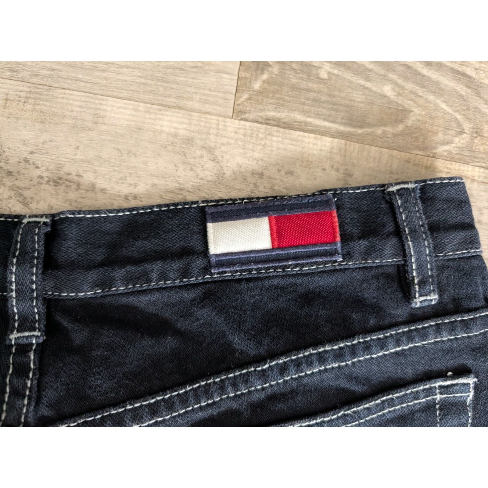 Tommy Hilfiger VINTAGE Tommy Hilfiger Capris Women Pedal Pushers Denim Dark Wash 25 Inseam Size 9 Black Flag Badge 2000s Mens? Womens Size 30" / US 8 / IT 44 - 4 Thumbnail