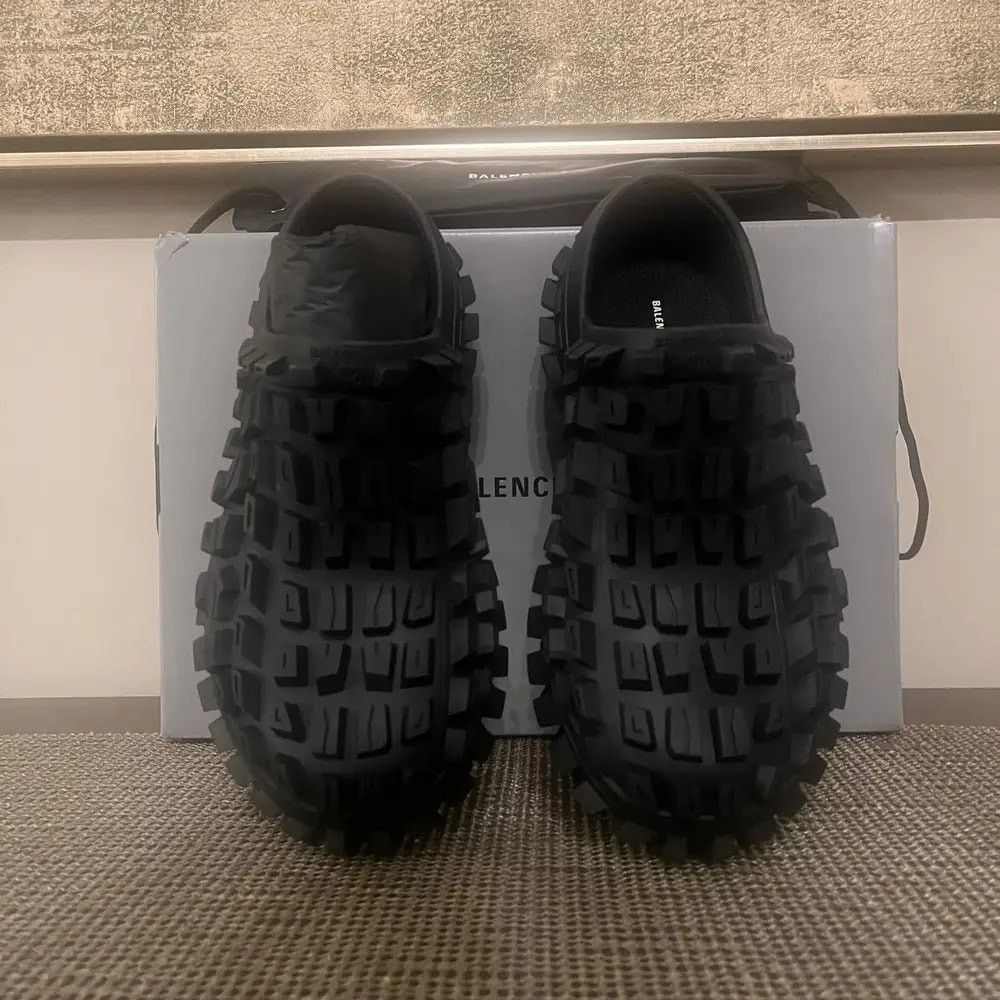 Balenciaga o1rshd1 Defender Clog in Black Size US 11 / EU 44 - 9 Thumbnail