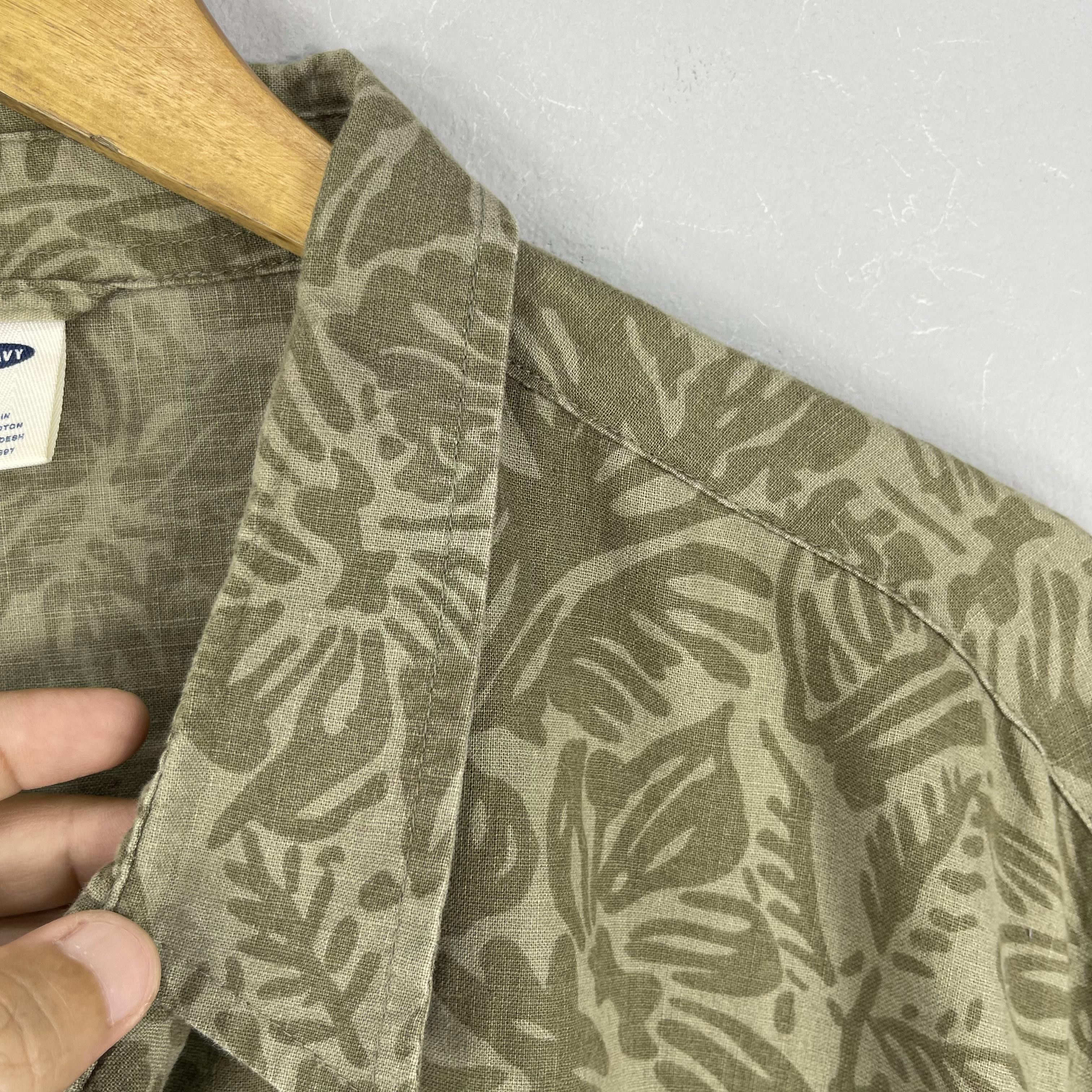 Vintage Vintage OLD NAVY Hawaii Hibiscus Floral Motive Shirt Size US XXL / EU 58 / 5 - 7 Thumbnail