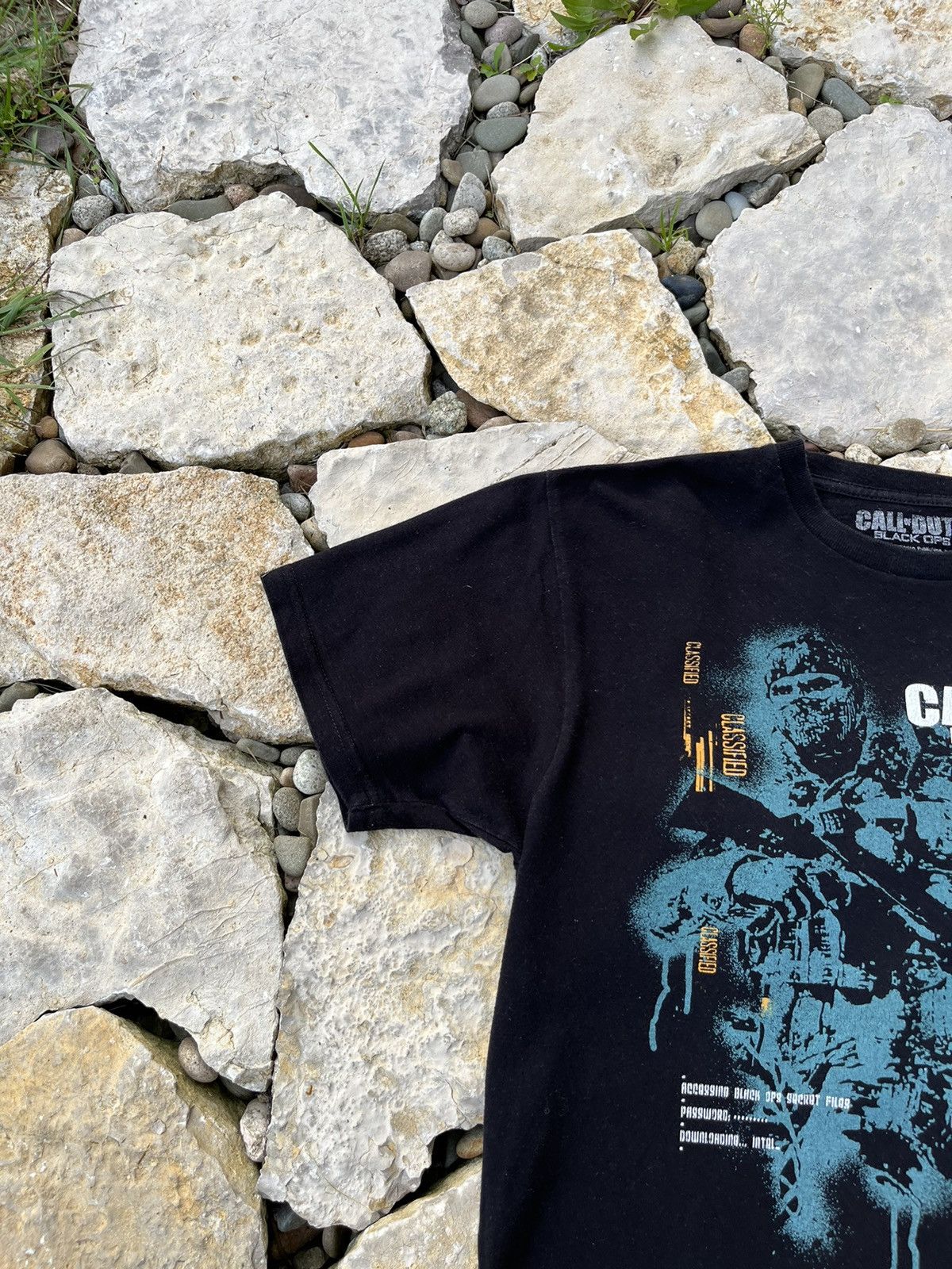 Vintage Vintage Call of Duty Black Ops 2010 tee Activision game COD Size US M / EU 48-50 / 2 - 4 Thumbnail