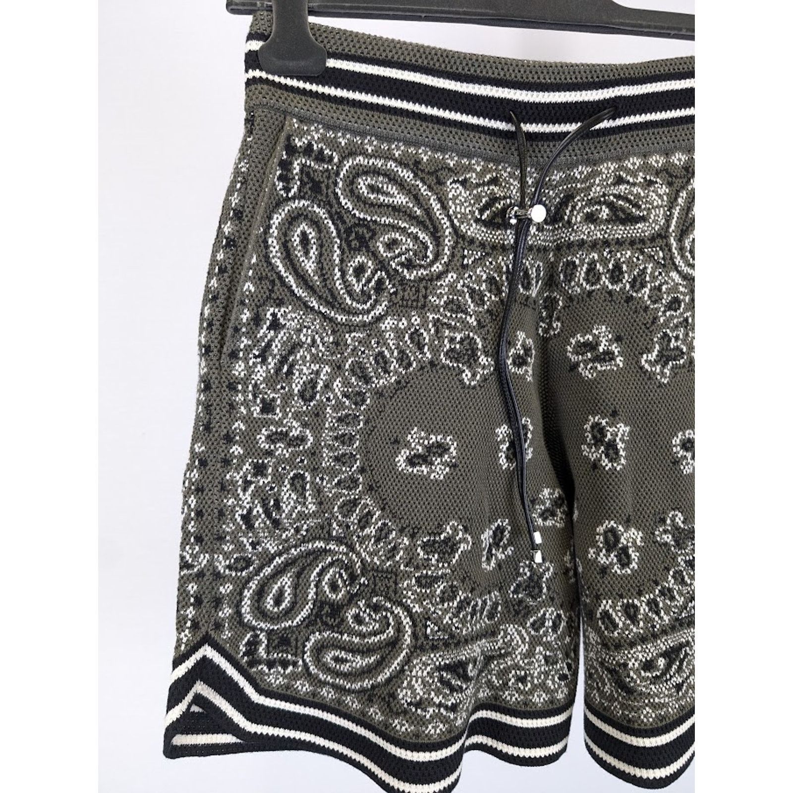Amiri o1rshd1 Bandana Shorts in Green Size US 32 / EU 48 - 8 Thumbnail