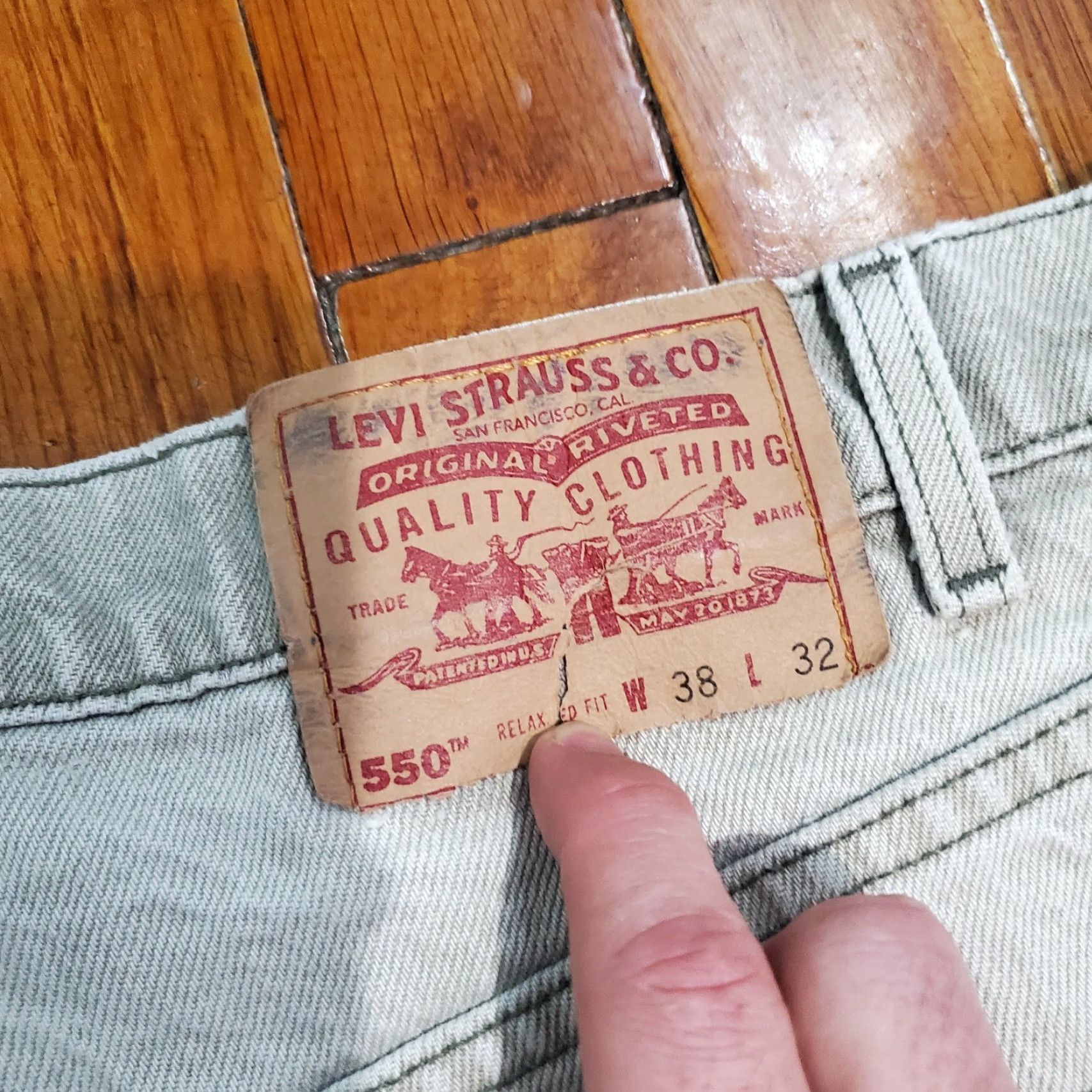 Levi's VINTAGE Levi's Jeans 550 Mens 38x32 Beige Denim Relaxed Fit USA 90s Cowboy USA Classic 5-Pocket Mens Jeans Size US 38 / EU 54 - 4 Thumbnail