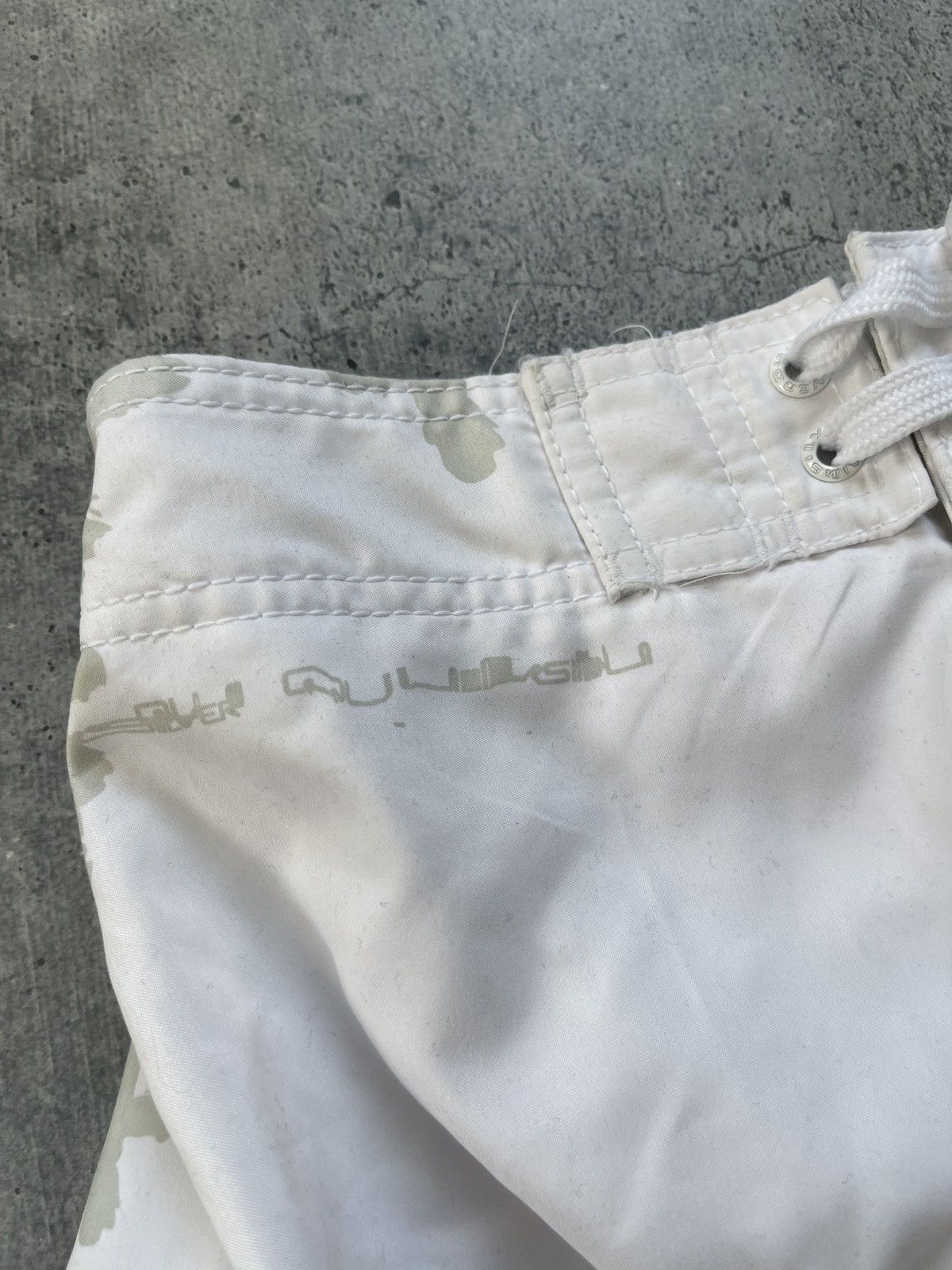 Quicksilver Vintage Quicksilver cargo shorts big logo Size US 32 / EU 48 - 10 Thumbnail