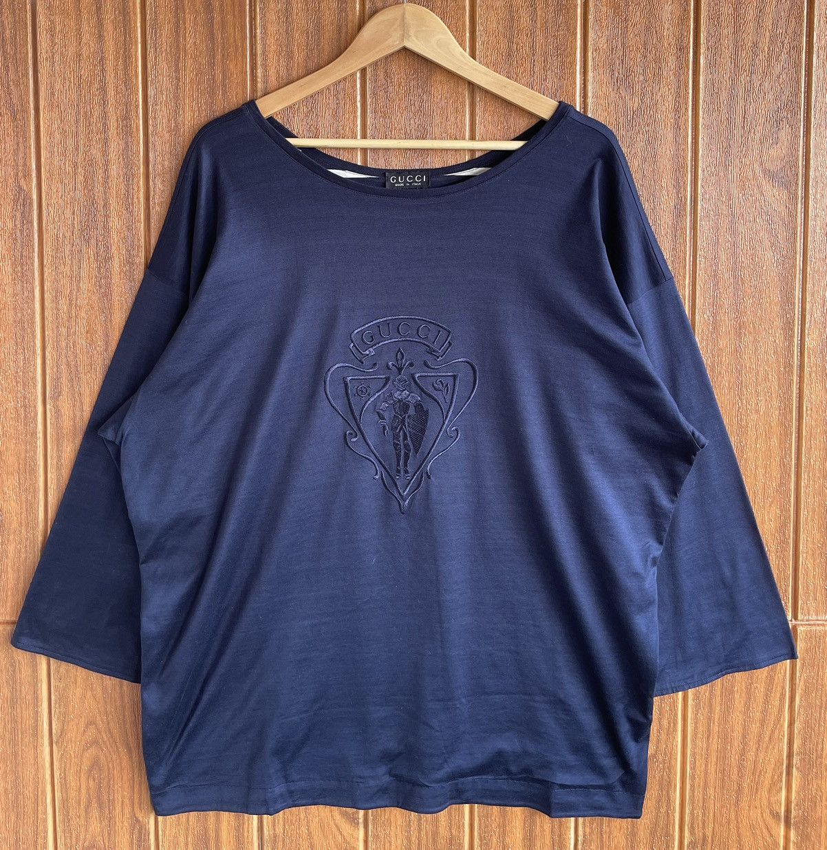Gucci A/W’25🔥GUCCI🔥Embroidered Crest Logo 3Quartes Tshirt Size S / US 4 / IT 40 - 2 Thumbnail