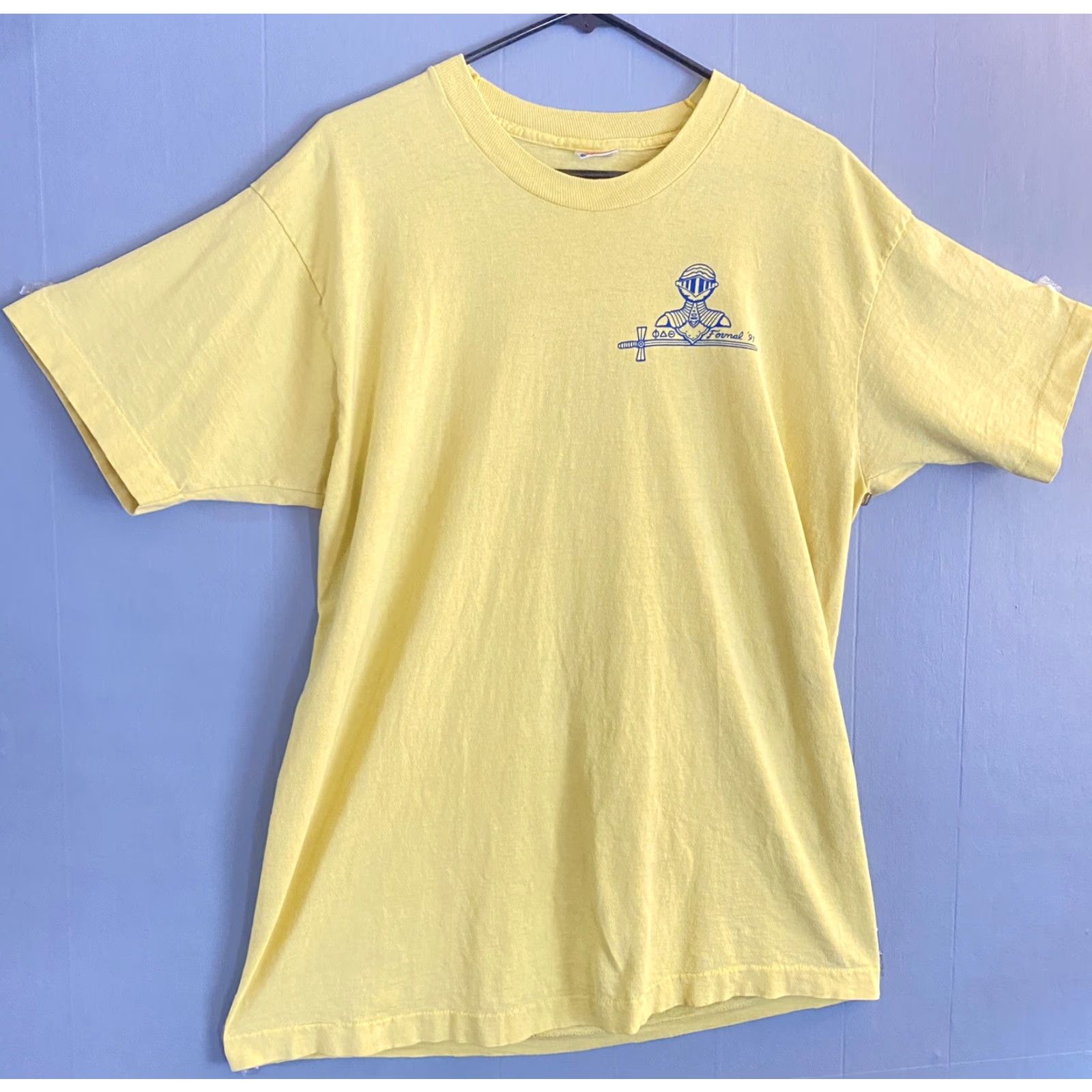 Fruit Of The Loom VINTAGE 1990s Yellow College drinking Shirt Men’s XL Cotton Xlarge Fruit of the Loom’s T-Shirt Short Sleeve Round Neck Beer Graphic Men Size US XL / EU 56 / 4 - 6 Thumbnail