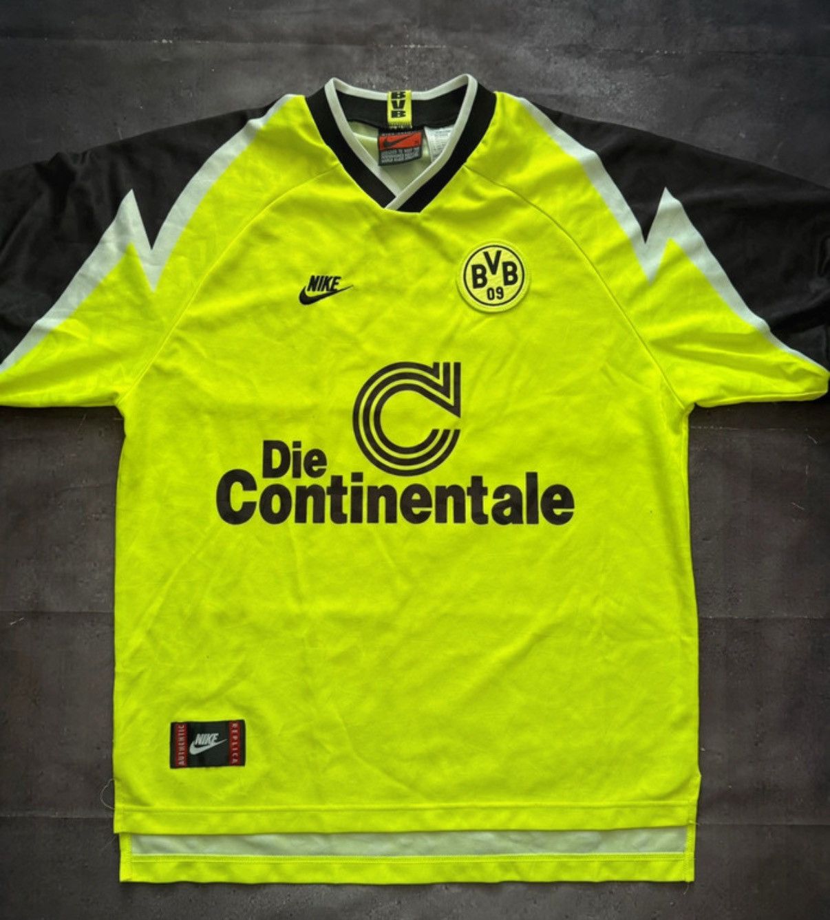 Nike × Vintage Vintage BVB 95/96s soccer jersey Nike, Borussia Dortmund Size US XL / EU 56 / 4 - 1 Thumbnail