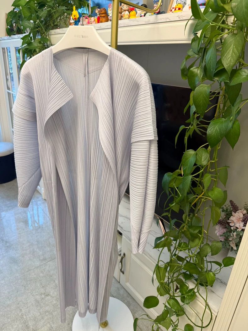 Issey Miyake Issey Miyake size:2 Grey pleated cardigan Size XS / US 0-2 / IT 36-38 - 2 Thumbnail