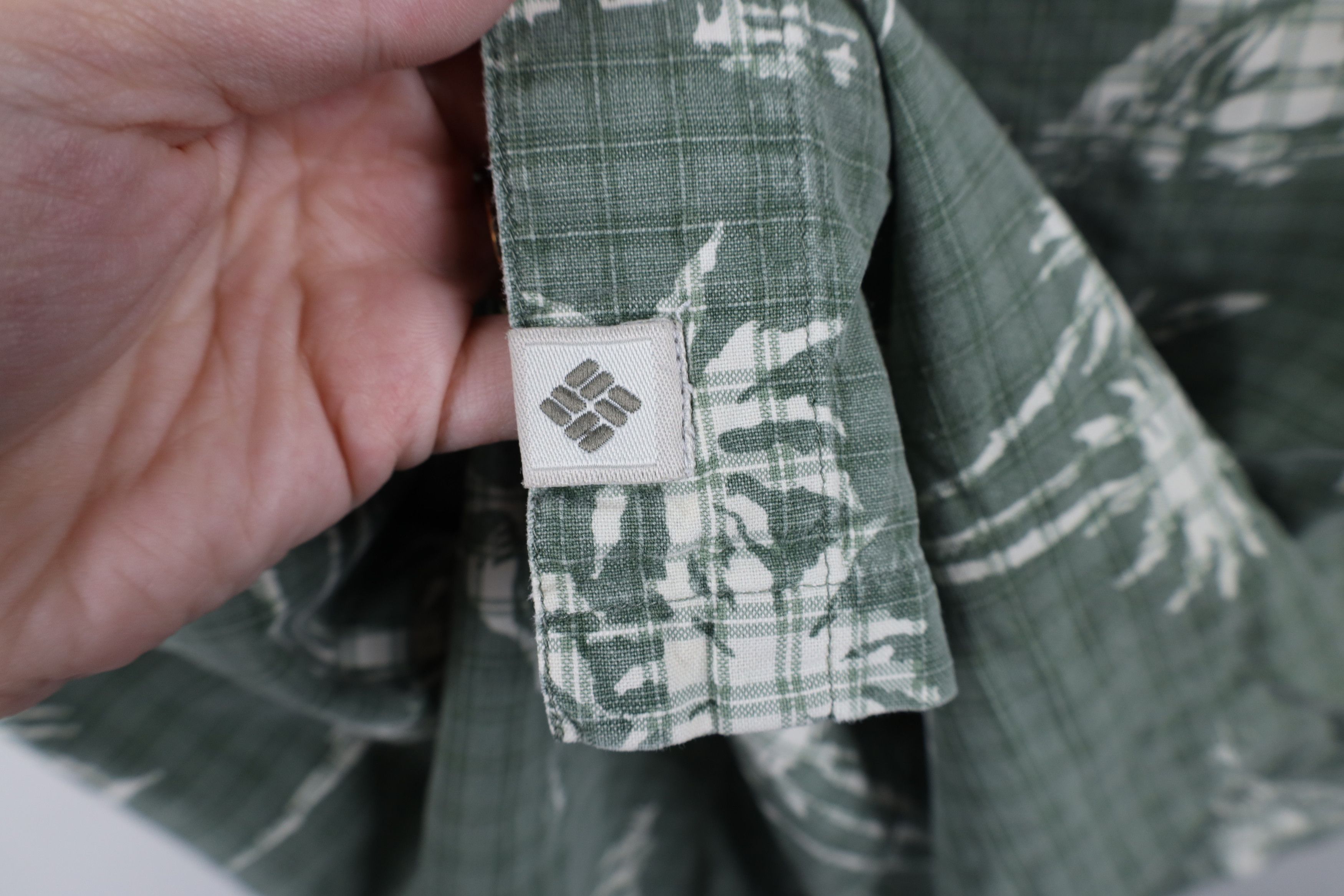 Columbia × Vintage Vintage Columbia Palm Tree Hawaiian Beach Button Shirt Size US L / EU 52-54 / 3 - 7 Thumbnail