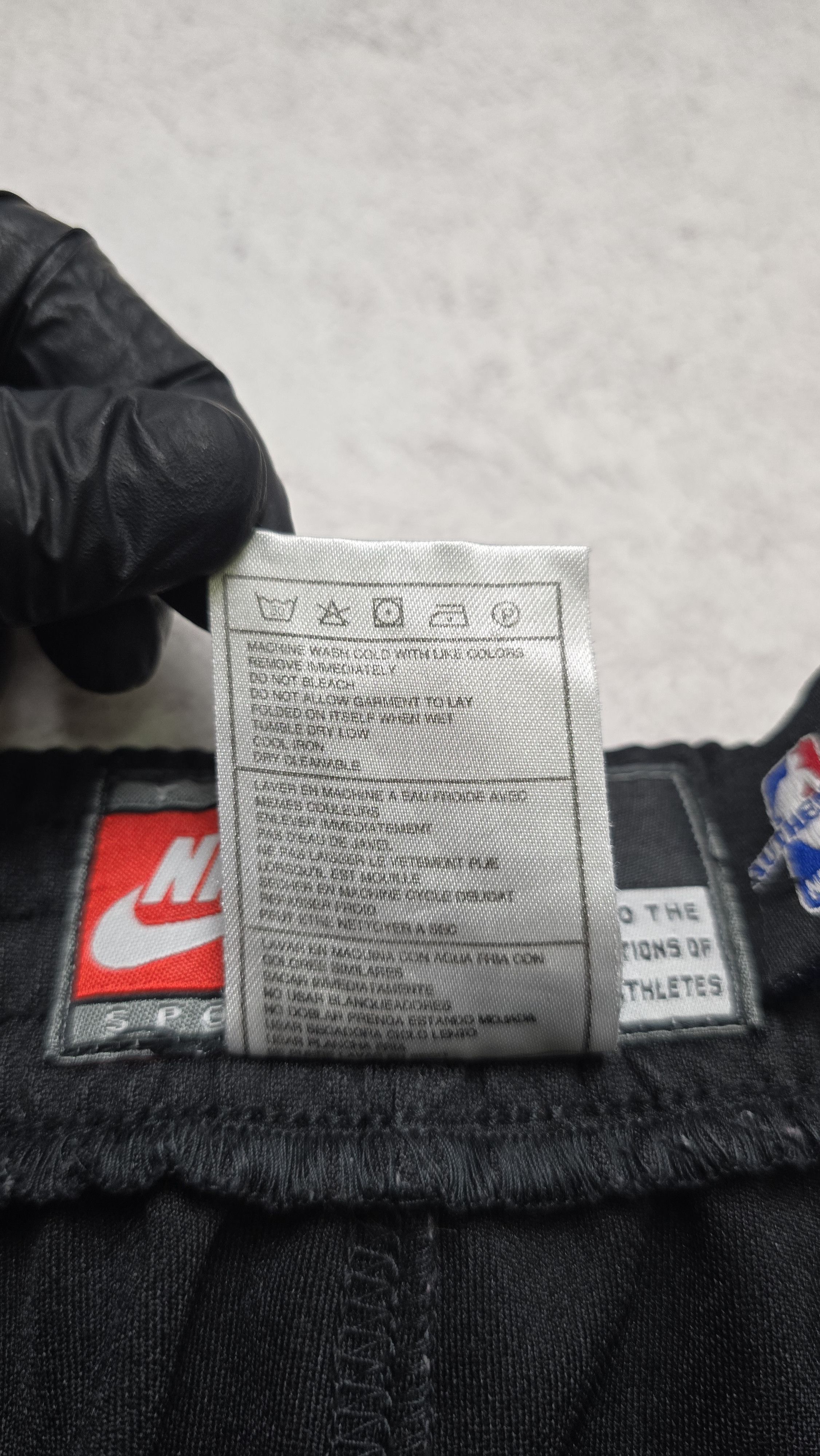 Nike VTG Nike Chicago Bulls Tear Away Pants NBA Snap Button M Y2K Size US 32 / EU 48 - 13 Thumbnail