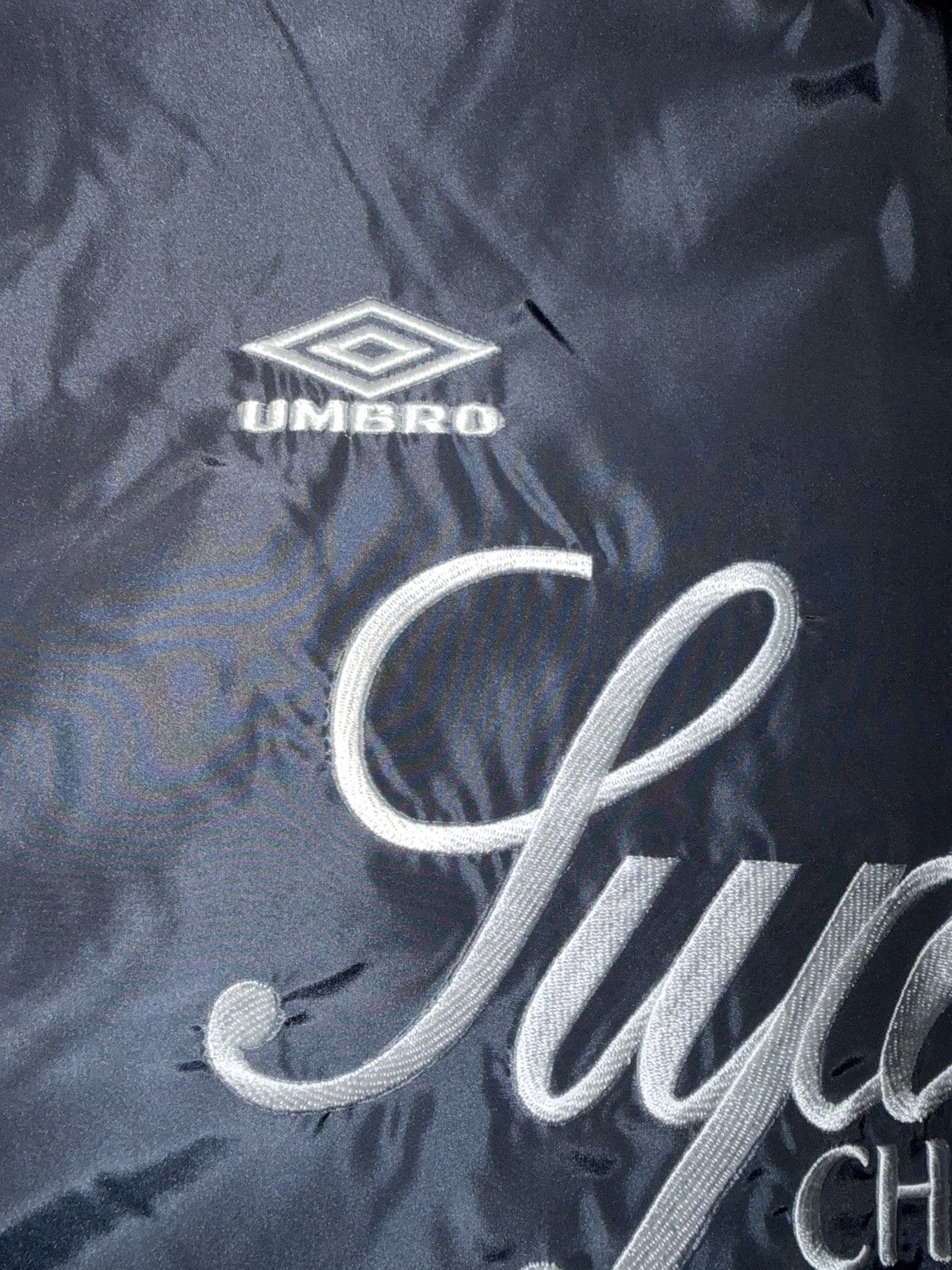 Supreme × Umbro Supreme x Umbro Gradient Track Jacket – Black (Size Small) Size US S / EU 44-46 / 1 - 3 Thumbnail