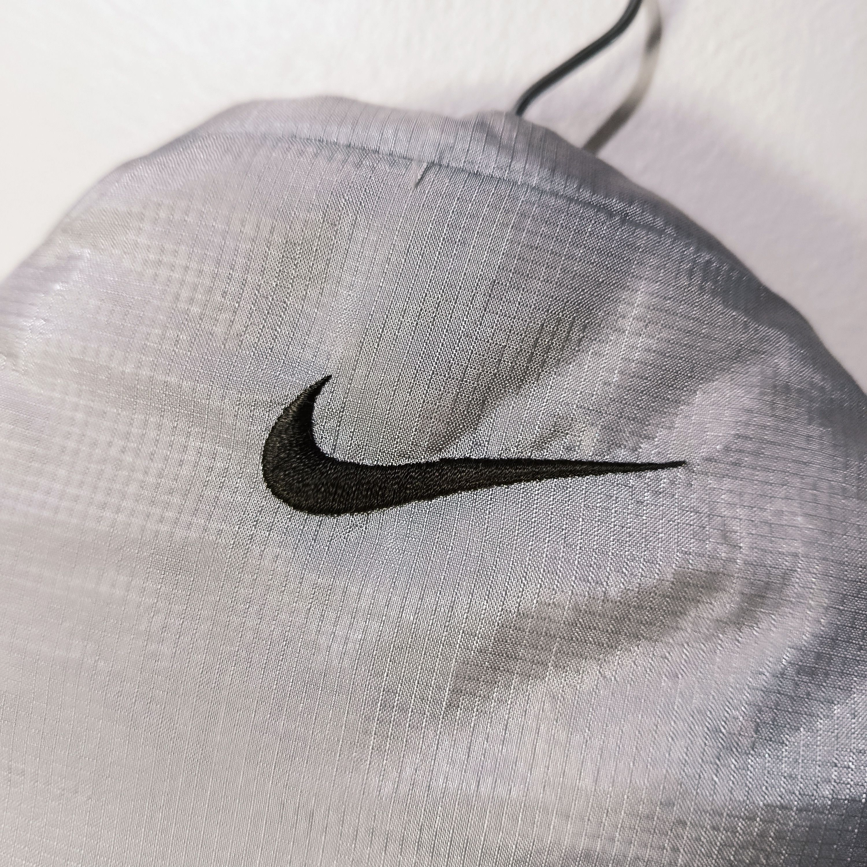 Nike Nike Metallic Silver Vintage Puffer Jacket Y2K Size US L / EU 52-54 / 3 - 4 Thumbnail