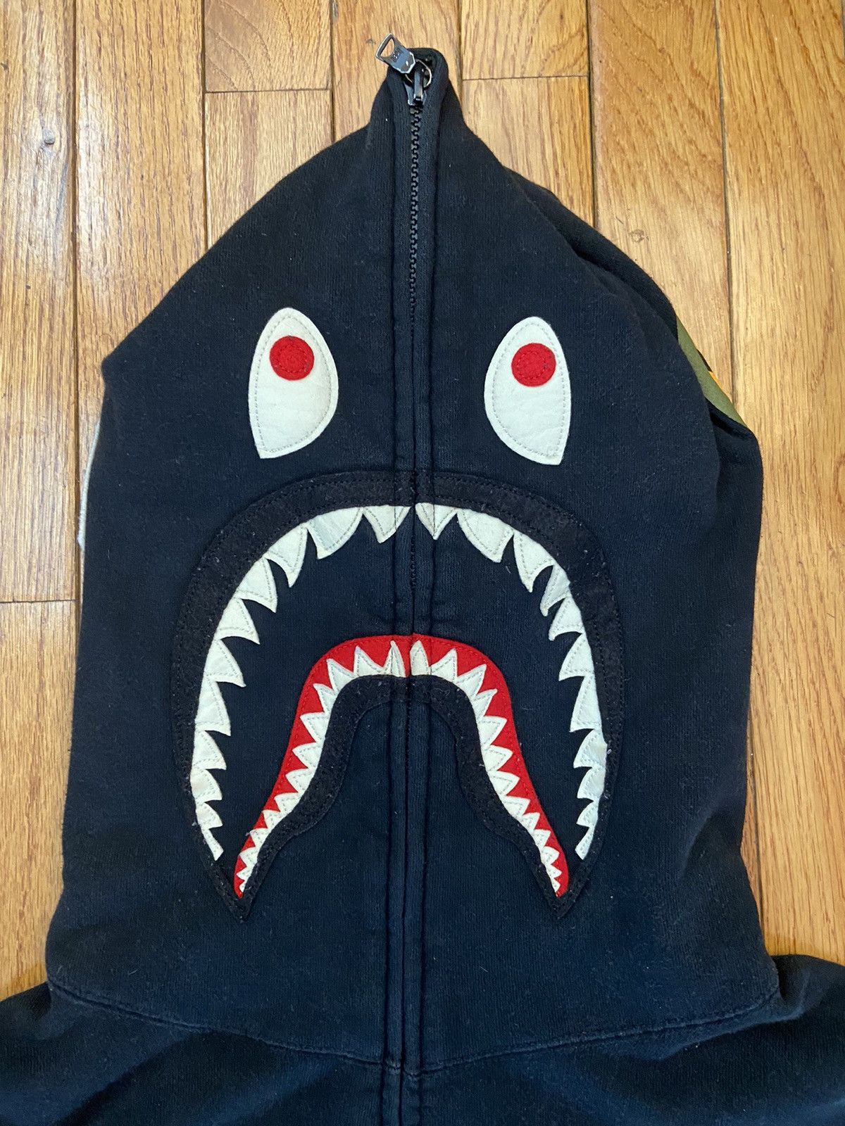 Nigo BAPE Shark Full Zip Up Glow In The Dark Size US XXL / EU 58 / 5 - 3 Thumbnail