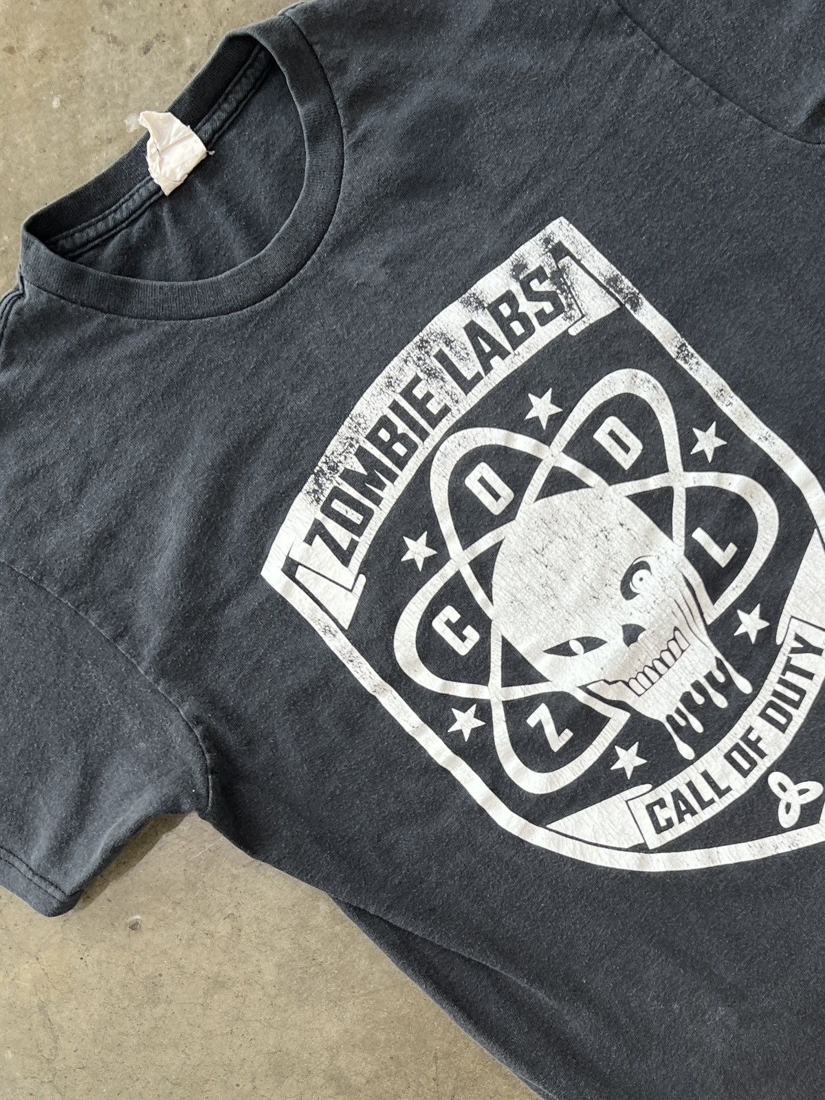 Vintage Call of Duty Zombie Labs Crest Tee Medium Size US M / EU 48-50 / 2 - 1 Thumbnail