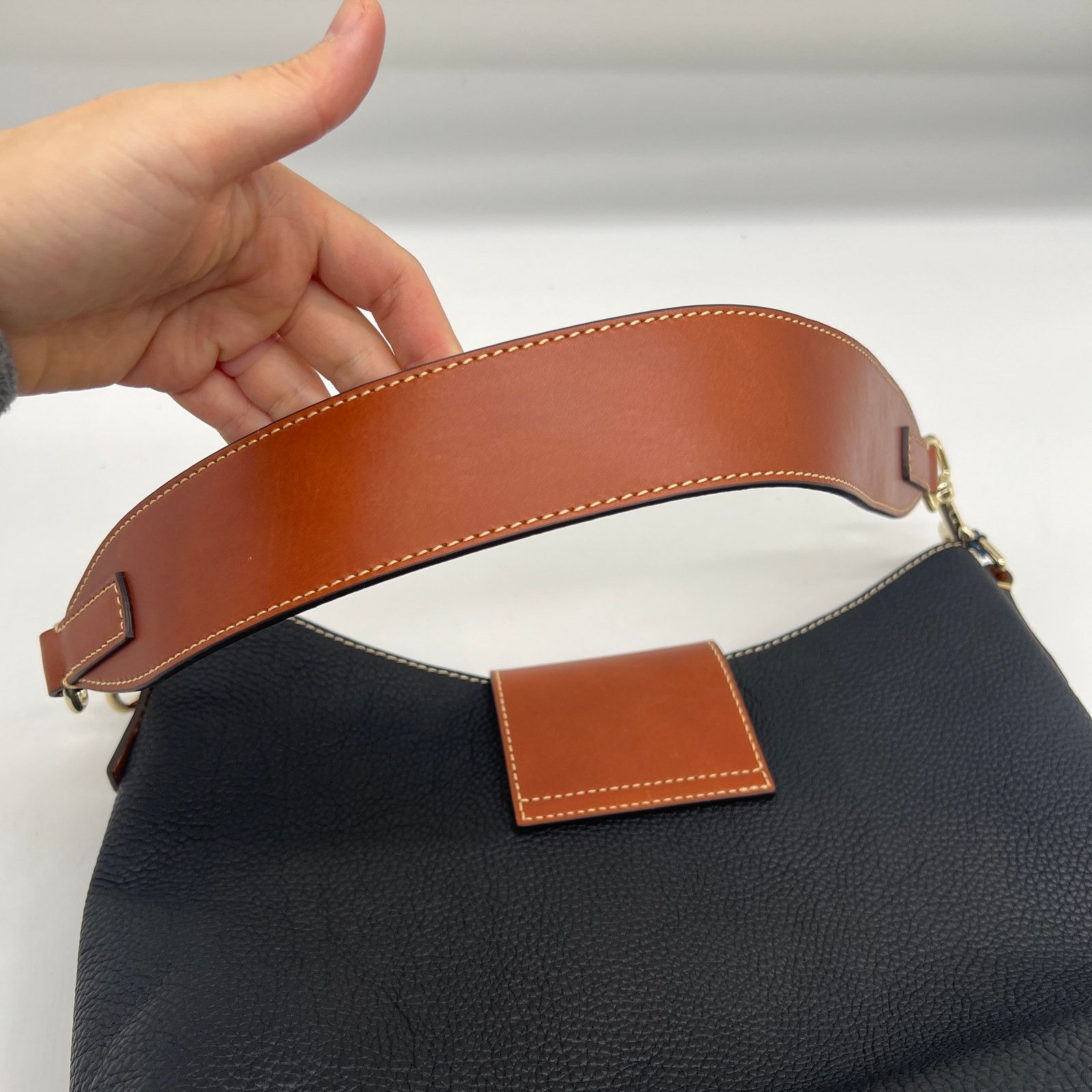 Dooney & Bourke Dooney & Bourke Turnlock Leather Large Sac Women Size ONE SIZE - 12 Thumbnail
