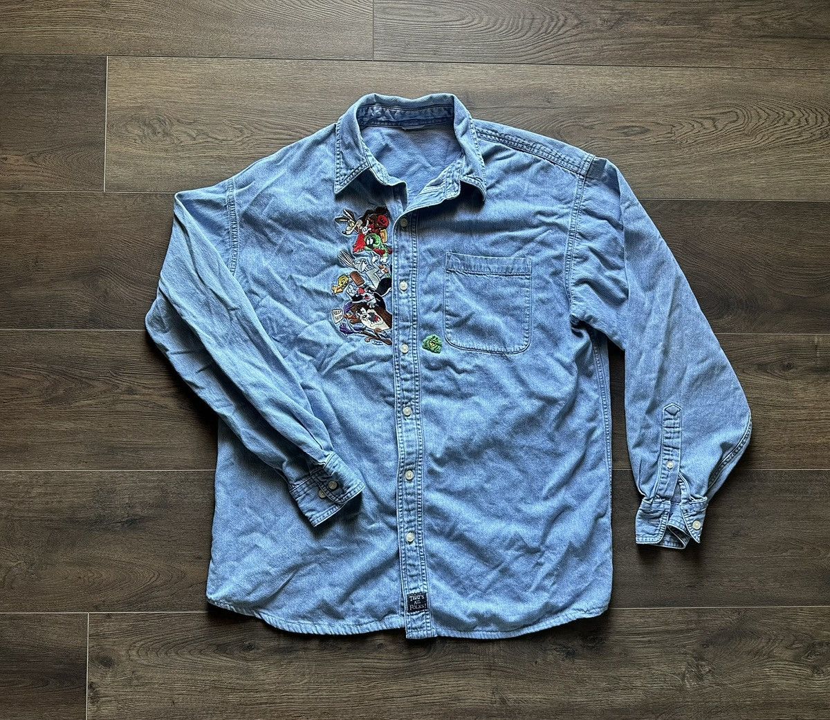 Vintage Vintage Looney Tunes Denim Button Up Shirt Size US L / EU 52-54 / 3 - 2 Thumbnail