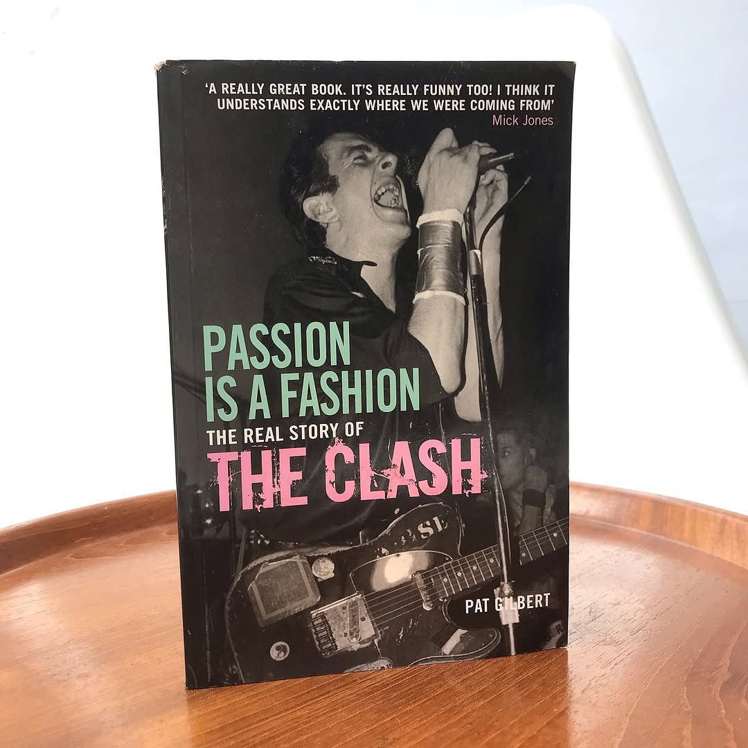 Band Tees × Hysteric Glamour The Clash Book Passion is a Fashion: The Real Story of the Size ONE SIZE - 1 Thumbnail