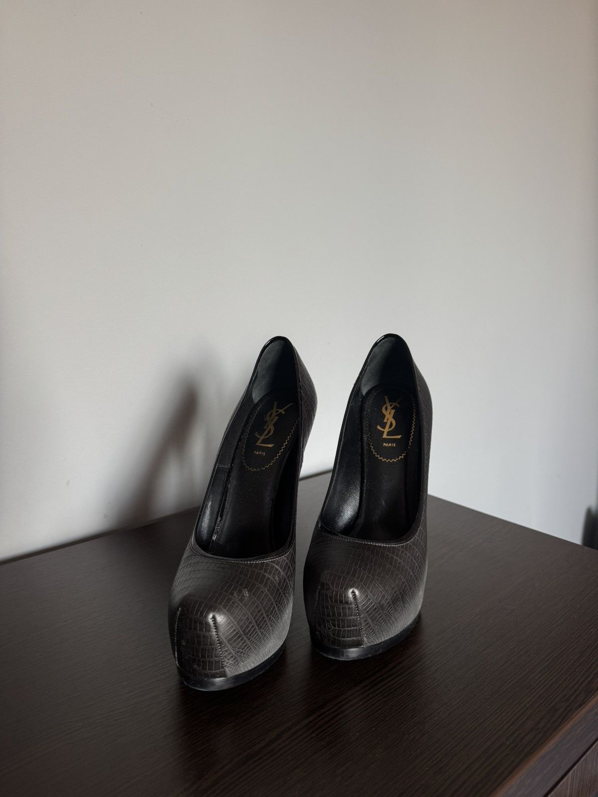 Yves Saint Laurent YSL Yves Saint Laurent Tribtoo105 Embossed Snake Pumps Shoes Size US 8 / IT 38 - 1 Thumbnail