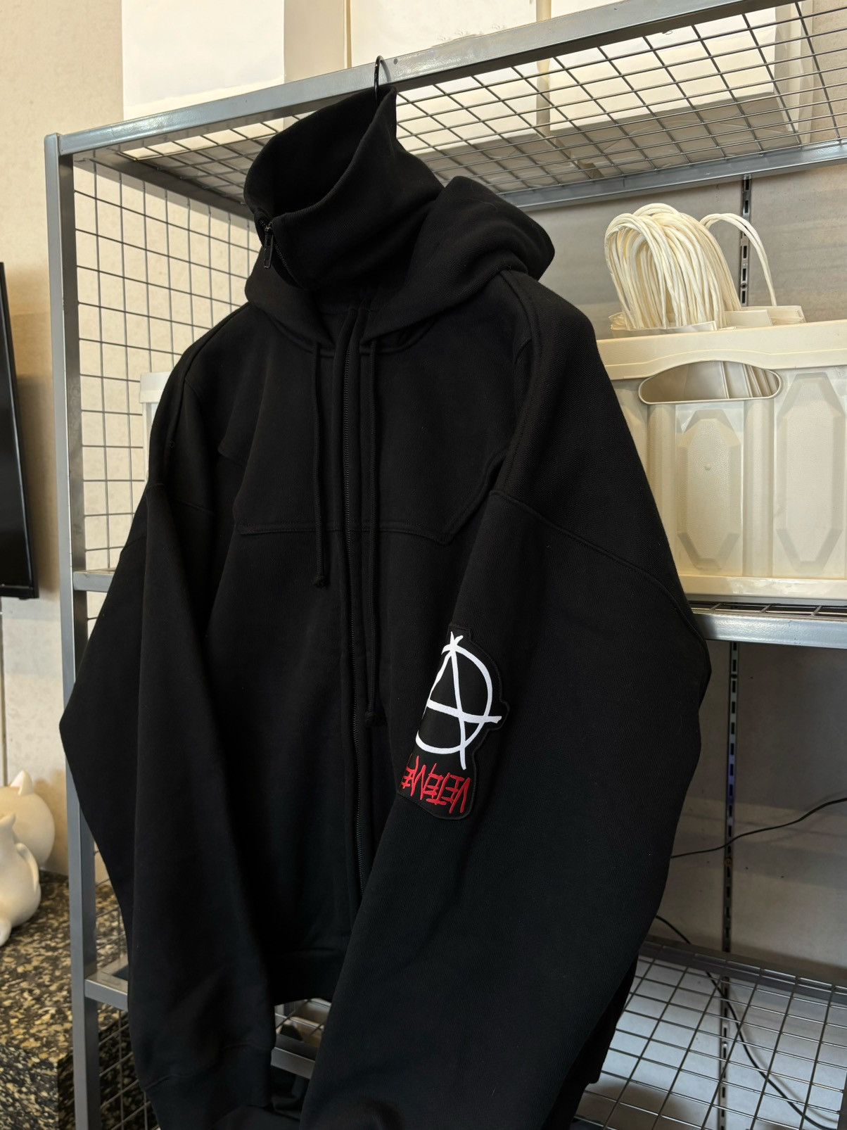 Vetements Vetements AW19 upside down Anarchy mask hoodie Size US XS / EU 42 / 0 - 3 Thumbnail