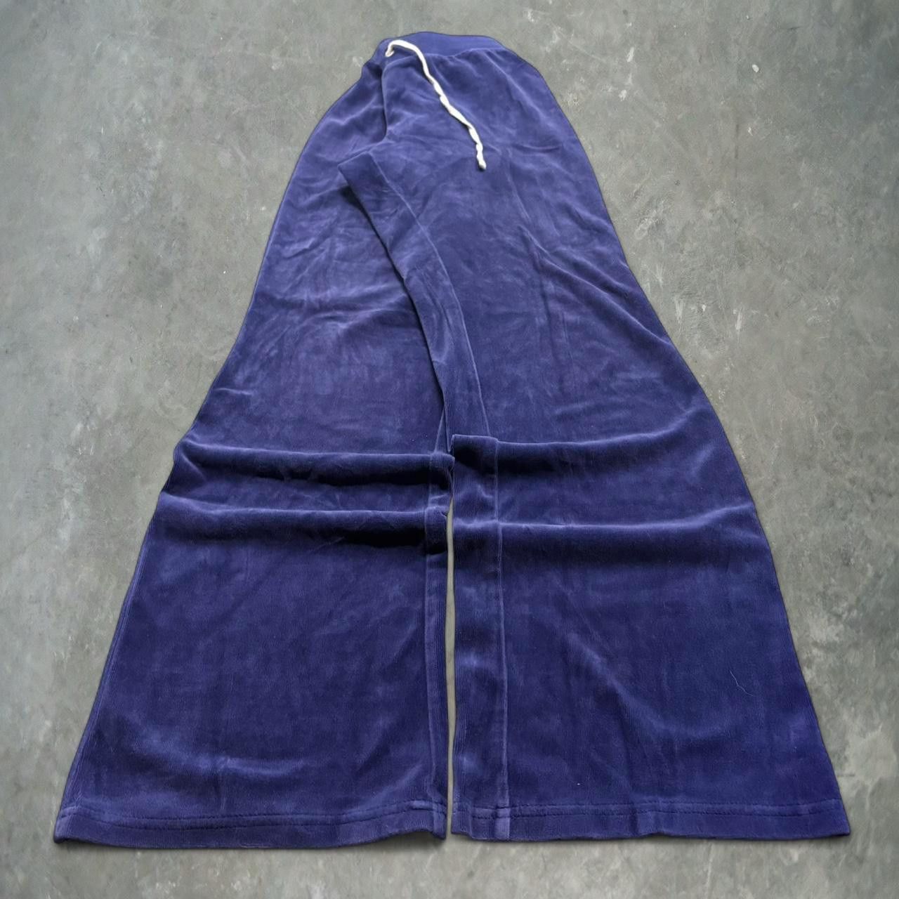 Vintage Crazy Vintage Y2K/2000s Baggy Juicy Couture Blueish Purple Velvet Sweatpants! Size US 28 / EU 44 - 1 Thumbnail