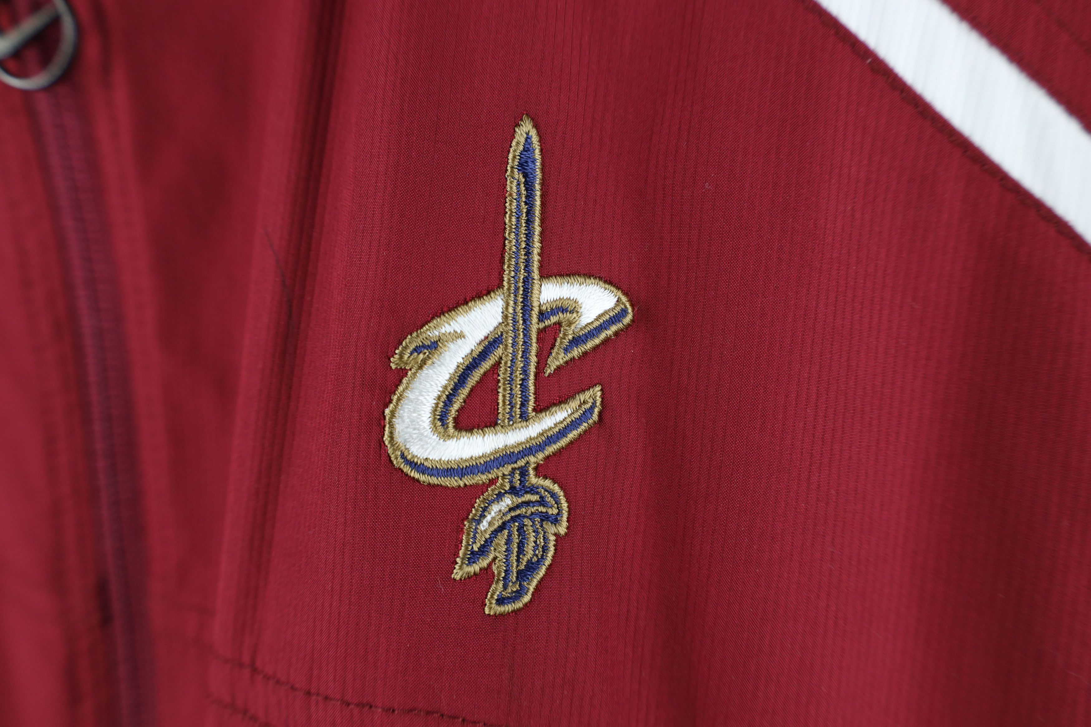 Nike Vintage Nike Swoosh Cleveland Cavaliers Basketball Jacket Size XL / US 12-14 / IT 48-50 - 4 Thumbnail