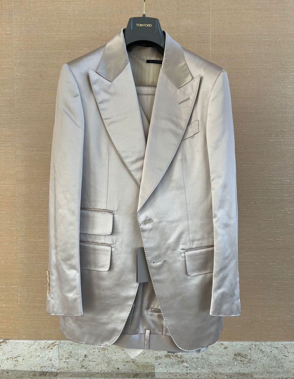 Tom Ford Suits in Cream White Color Size US S / EU 44-46 / 1 - 2 Thumbnail