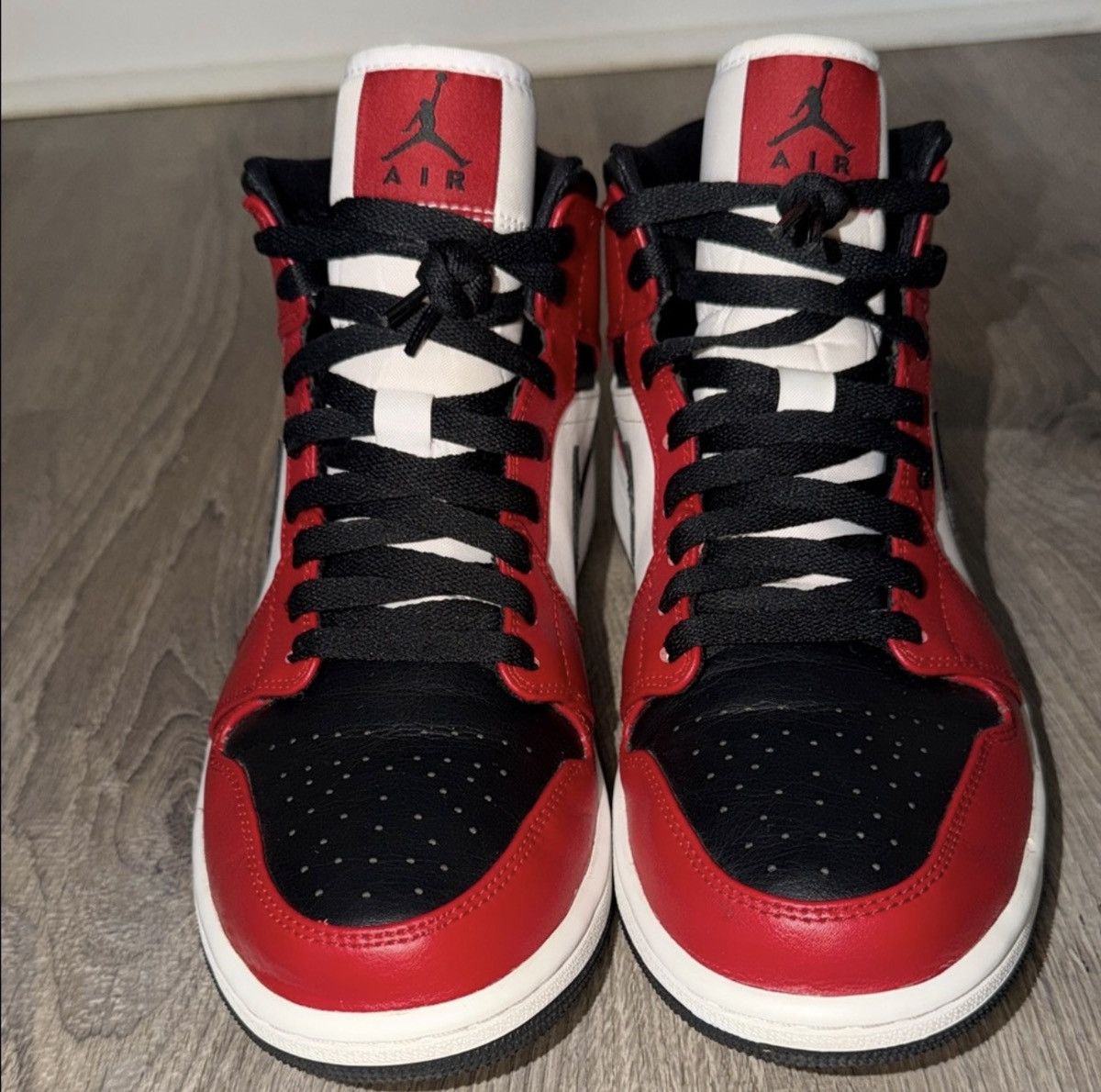 Jordan Brand Air Jordan 1 Mid ‘Chicago Black Toe’ Size US 9.5 / EU 42-43 - 2 Thumbnail