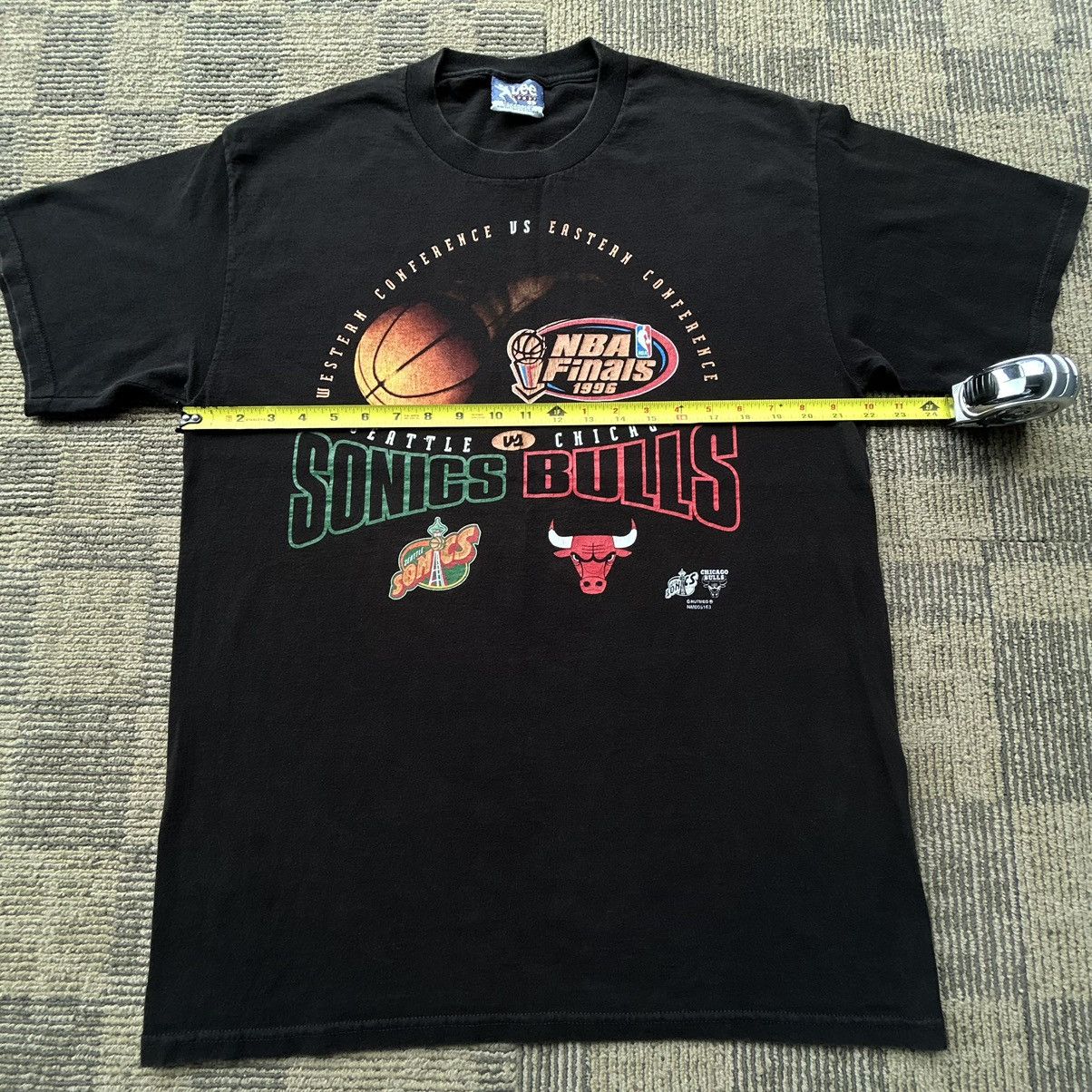 Lee Vintage 1996 NBA Finals Supersonics VS. Bulls Lee Sport Tee Size US XL / EU 56 / 4 - 5 Thumbnail