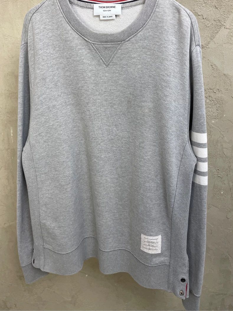 Thom Browne Thom browne Gray four-striped round-neck sweatshirt 2504-Ne Size US XXL / EU 58 / 5 - 3 Thumbnail
