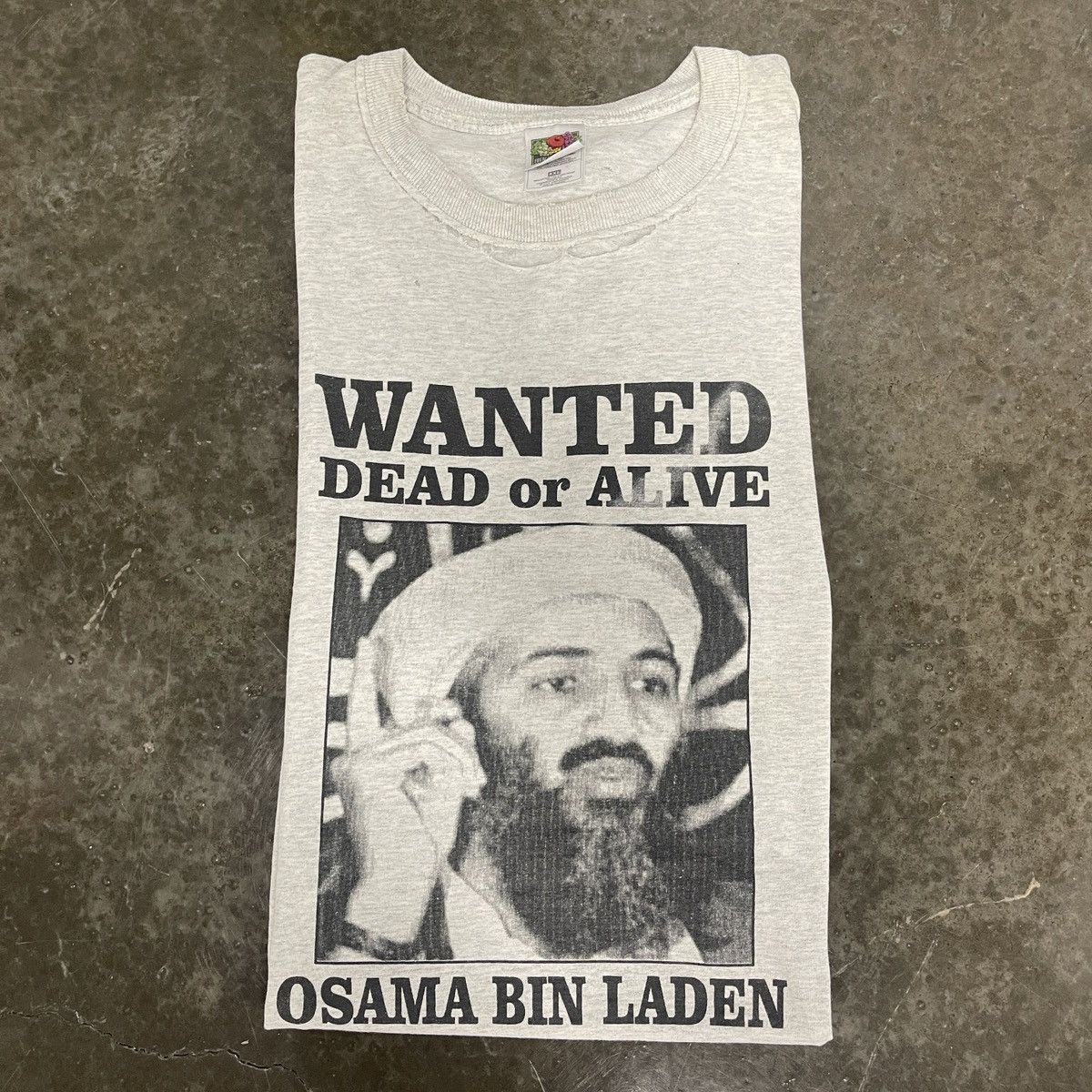 Vintage Vintage Osama Bin Laden Wanted Dead Or Alive Tee Size US XXL / EU 58 / 5 - 1 Thumbnail