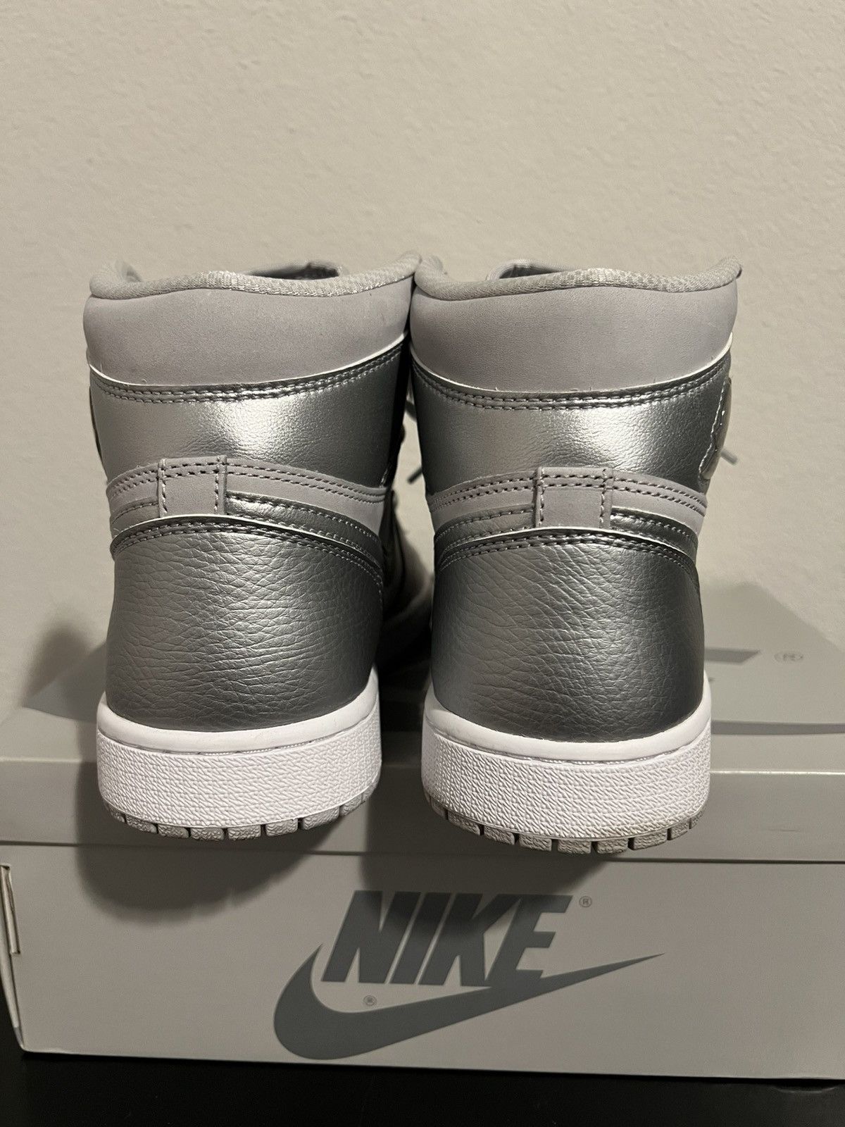 Jordan Brand Air Jordan 1 High OG CO JP Size US 9 / EU 42 - 4 Thumbnail